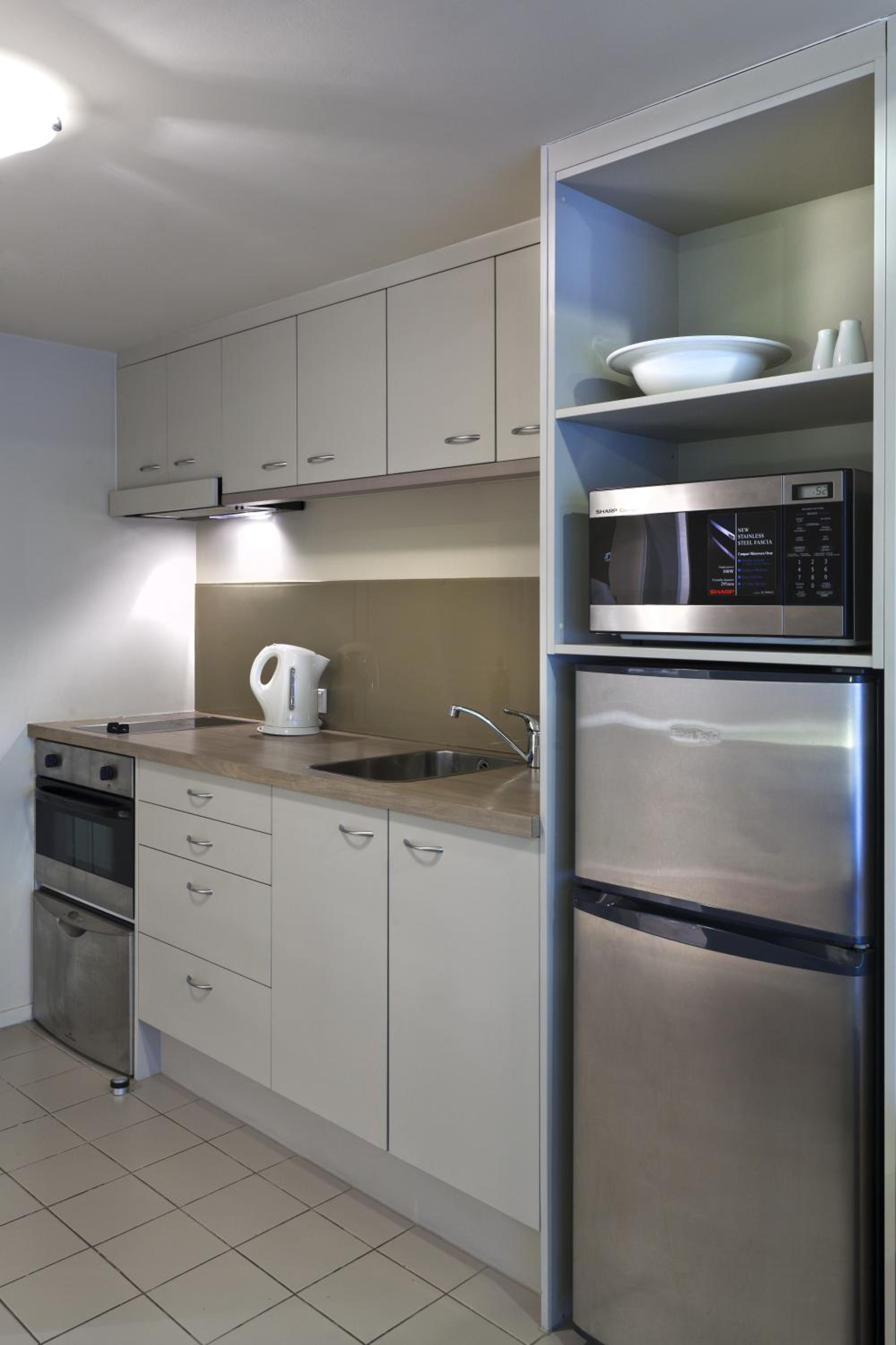 Apartment with Balcony - Photo 5