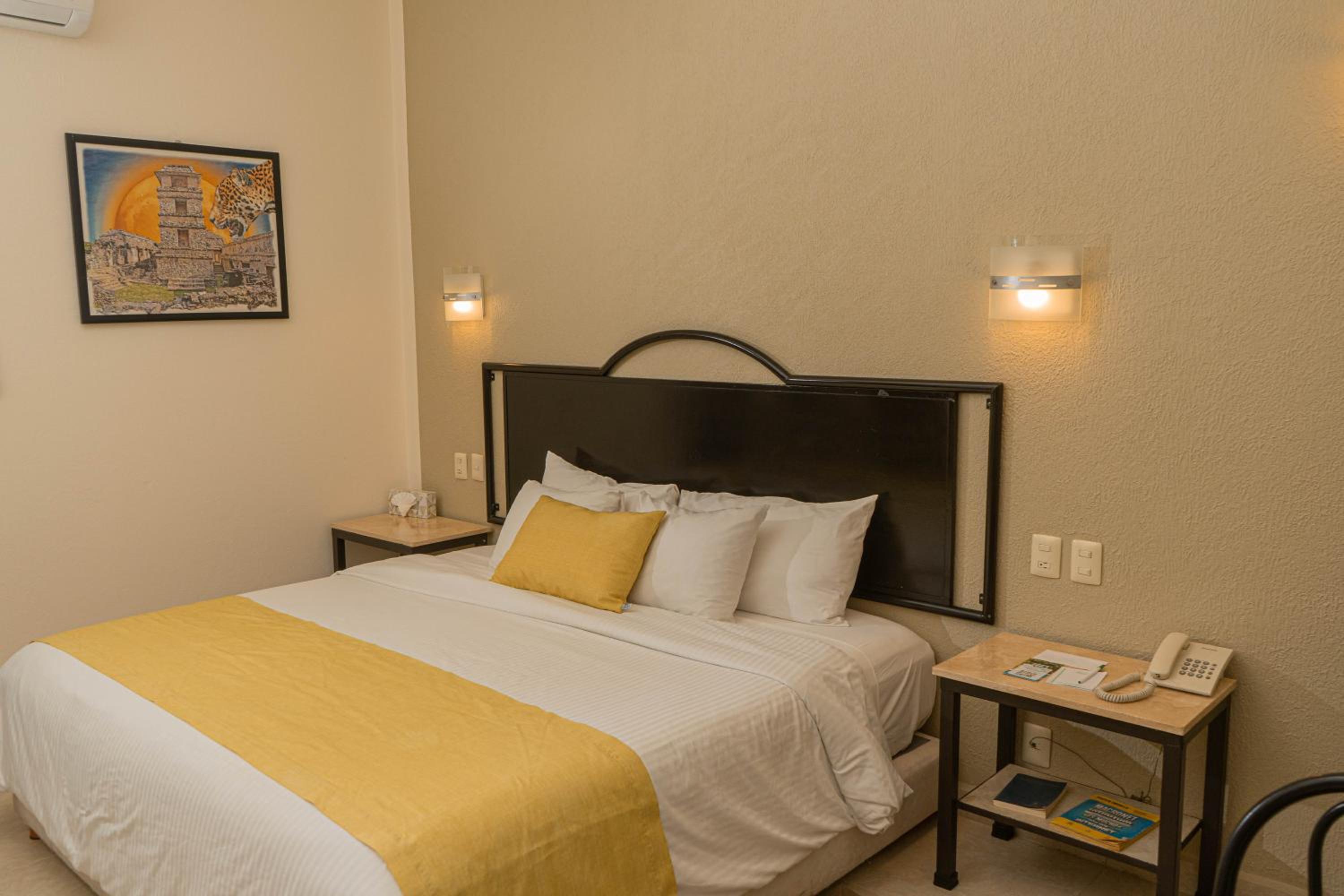 King Room with Balcony - Photo 1