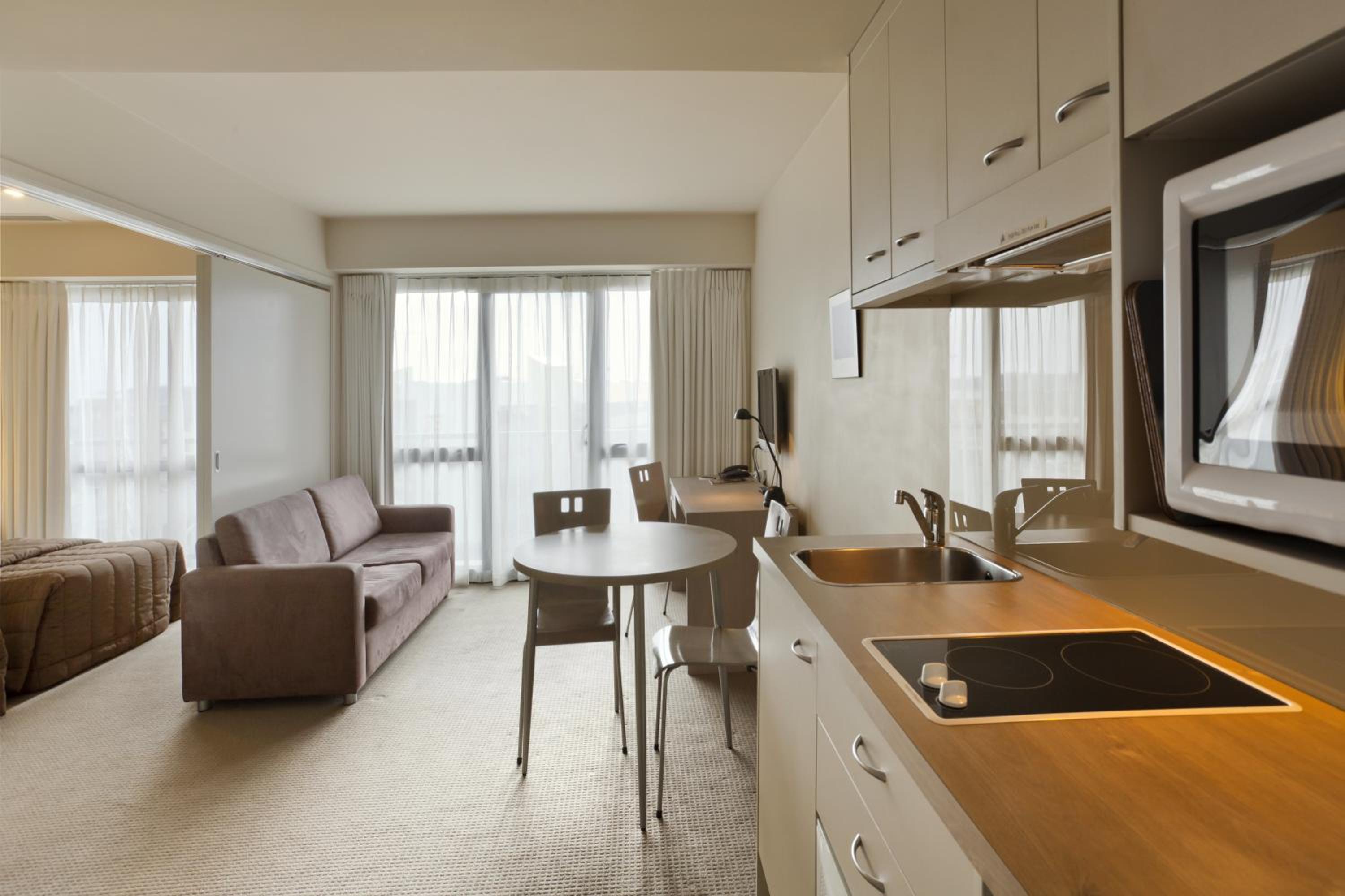 One-Bedroom Suite - Photo 5