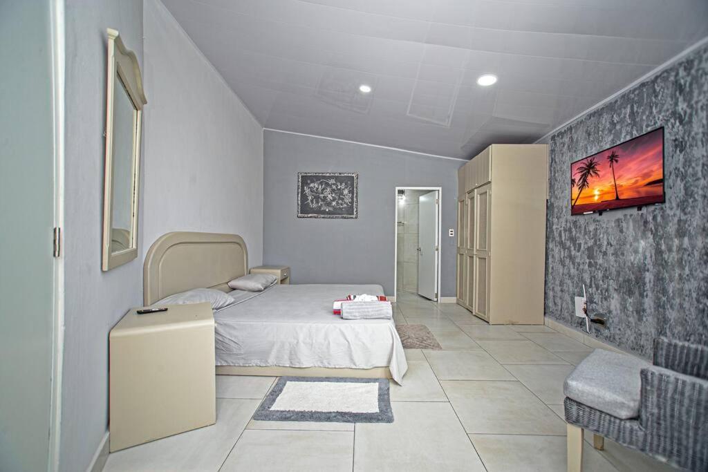 One-Bedroom Apartment photo 3