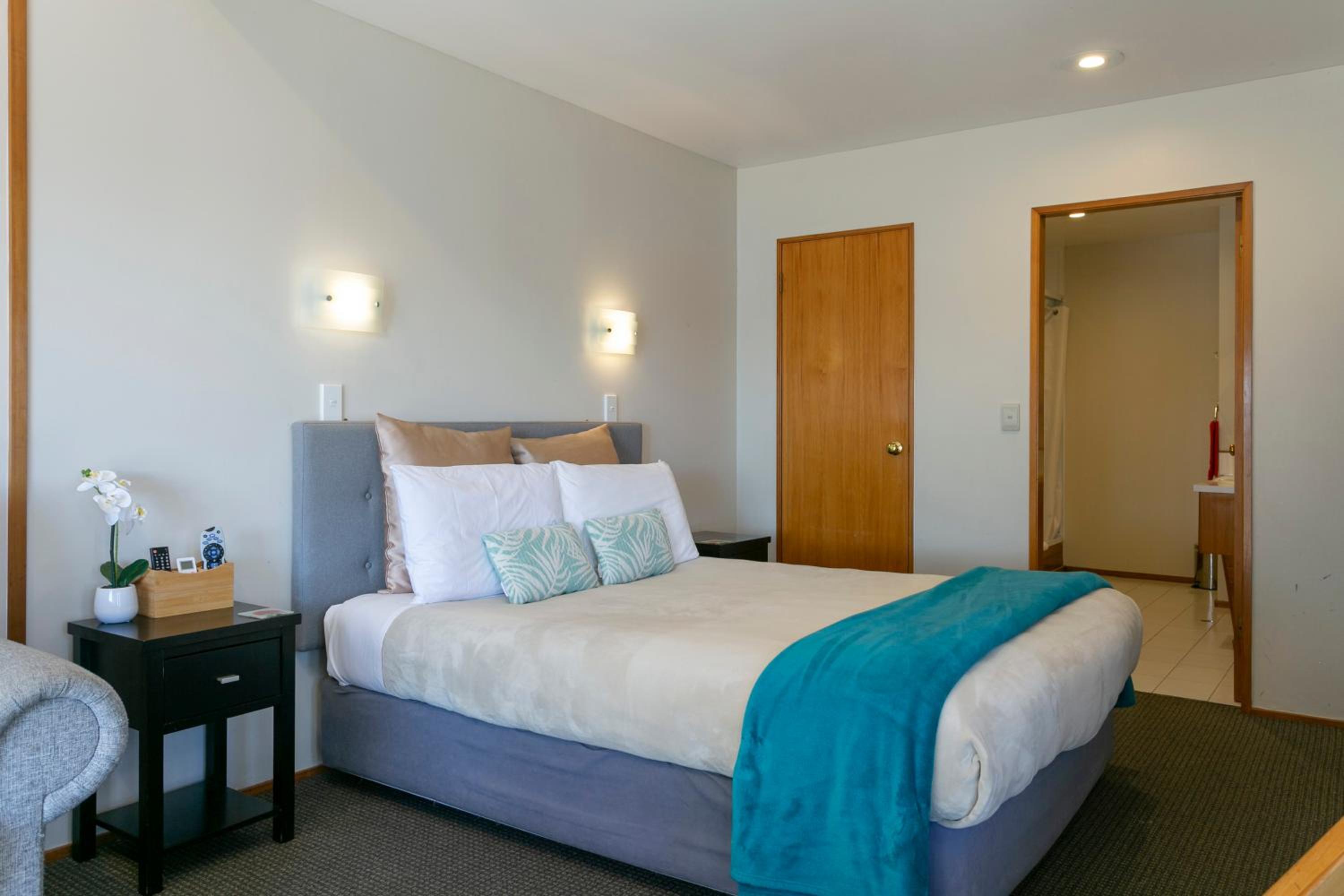 Lakefront Unit - Photo 3