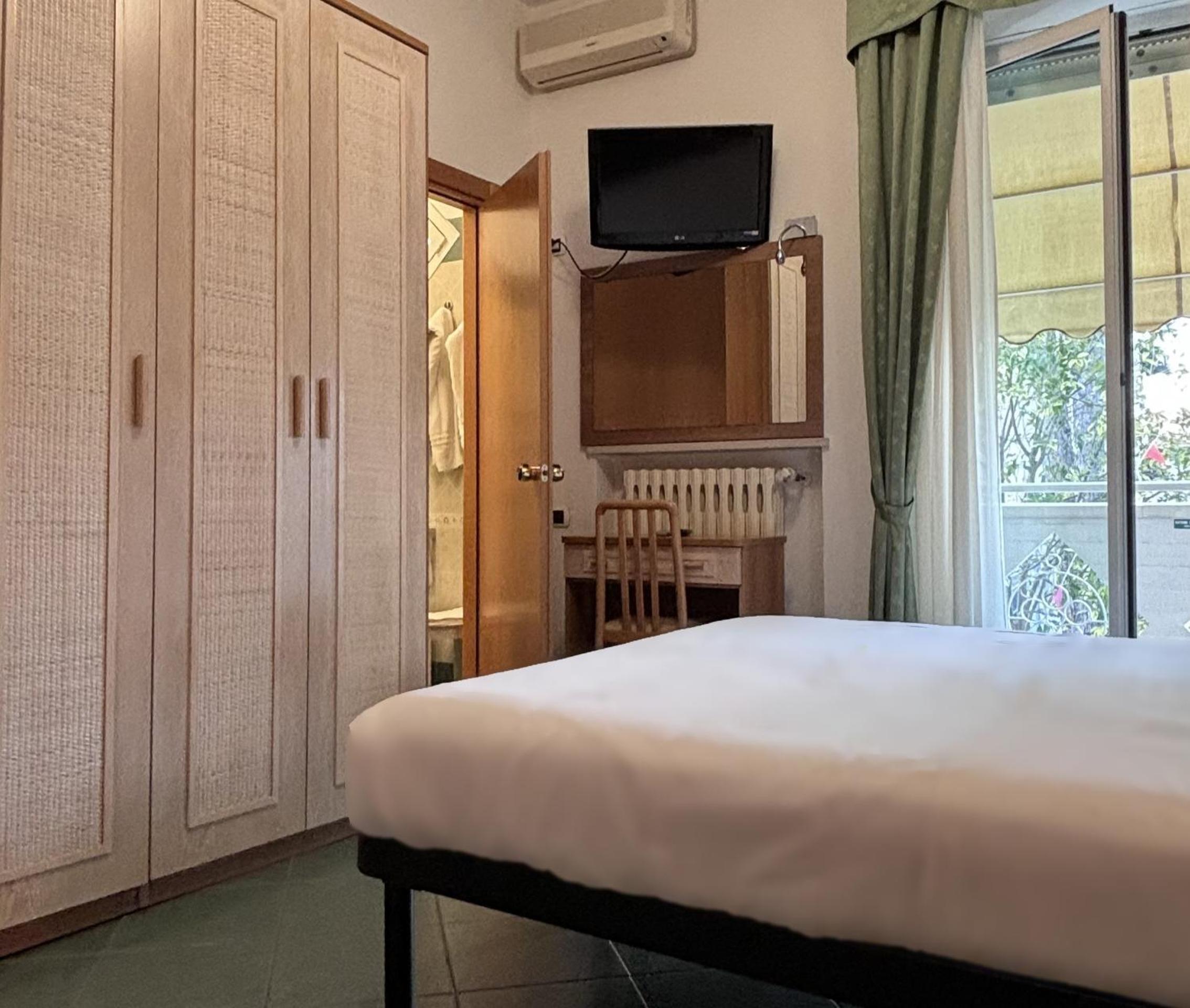 Standard Triple Room - Photo 2