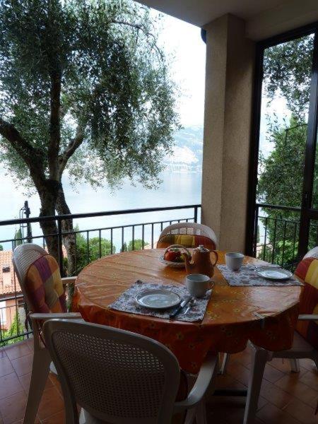 One-Bedroom Apartment With Lake View