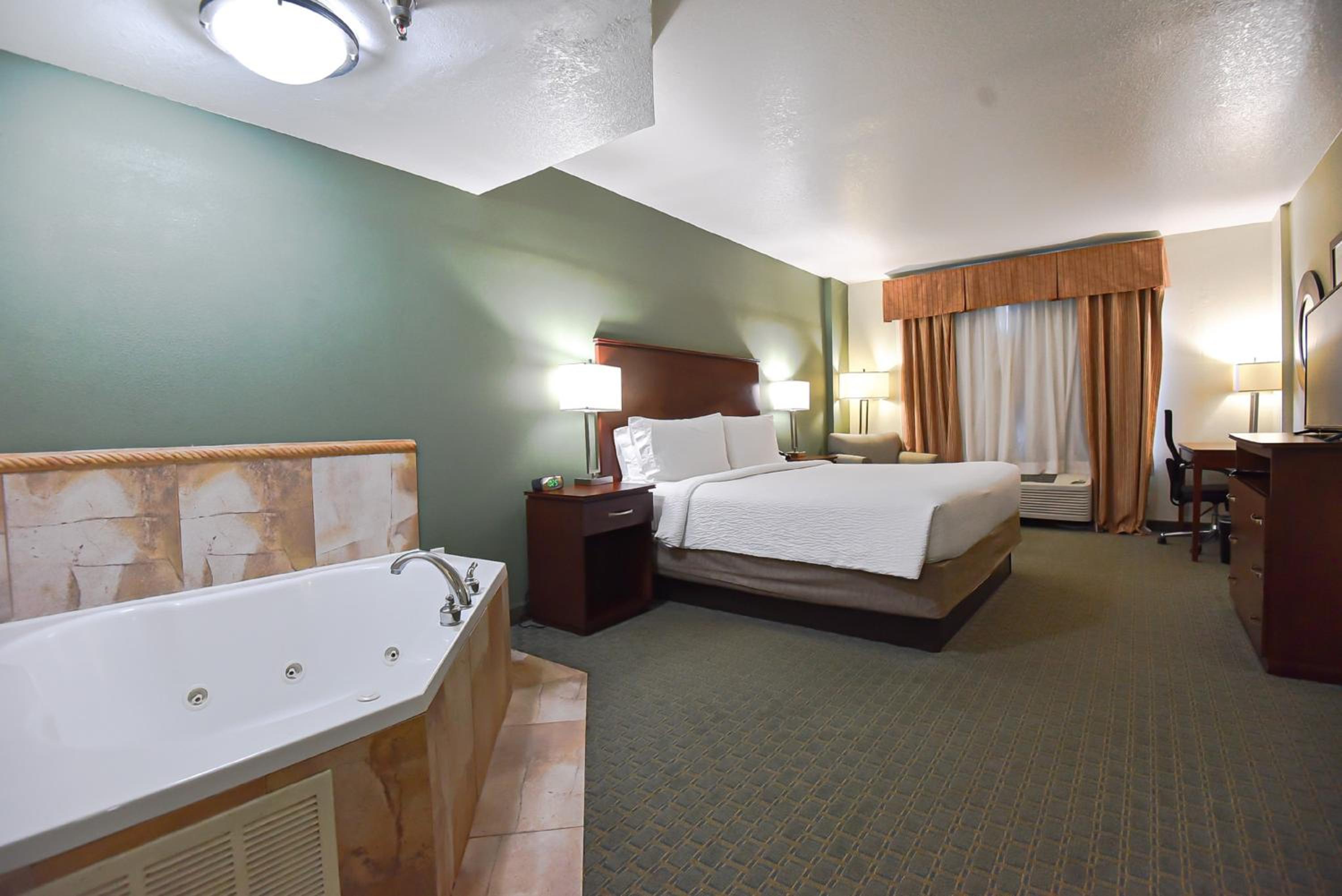 Standard King Room with Extra Floor Space - Photo 7