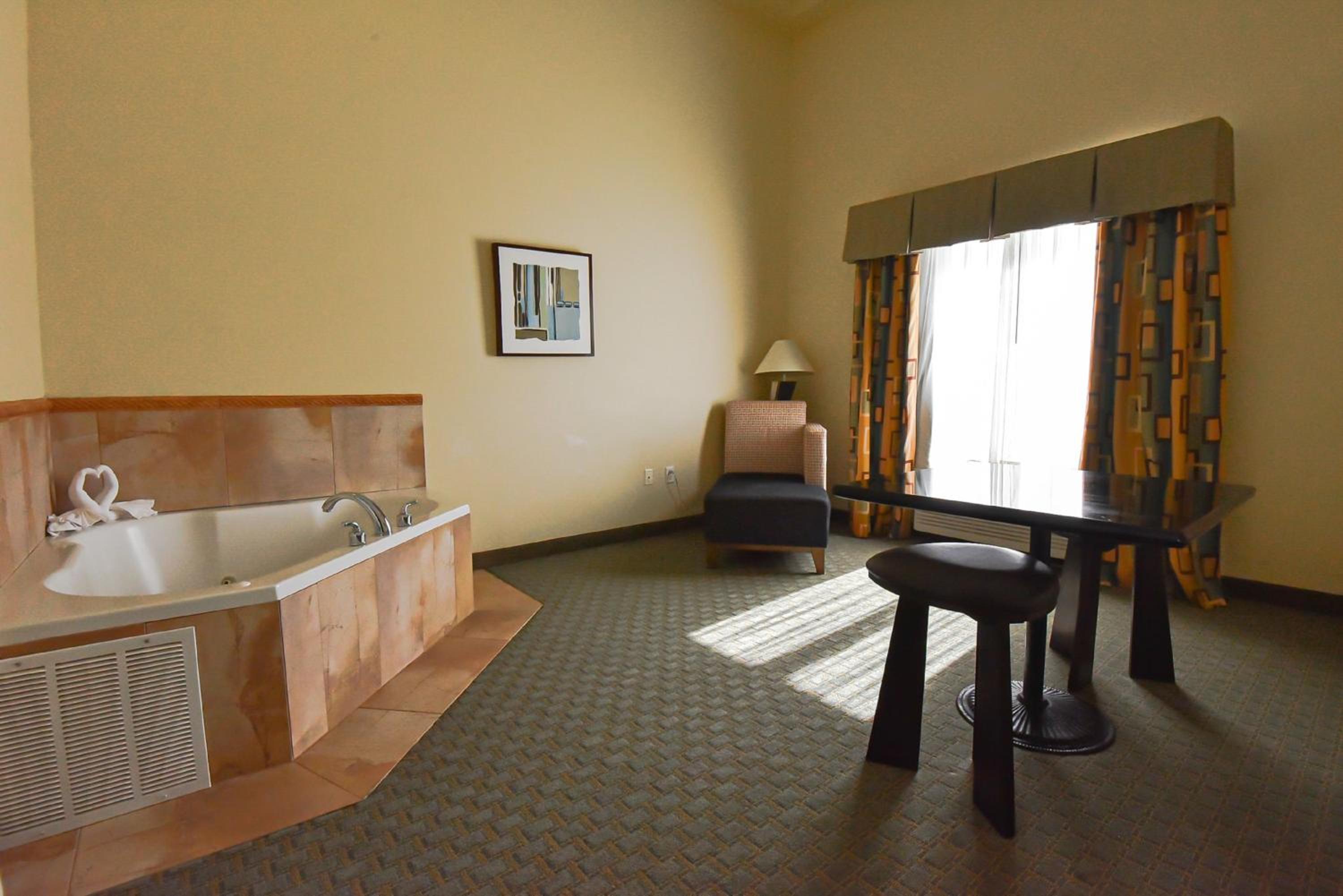Executive Suite - Non-Smoking - Photo 2