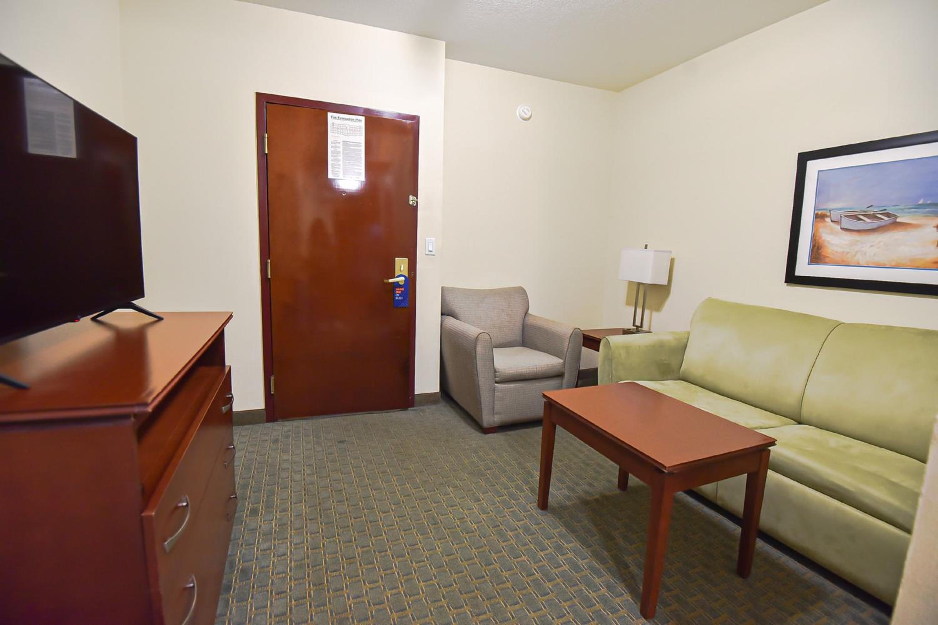 Queen Suite with Two Queen Beds - Photo 2