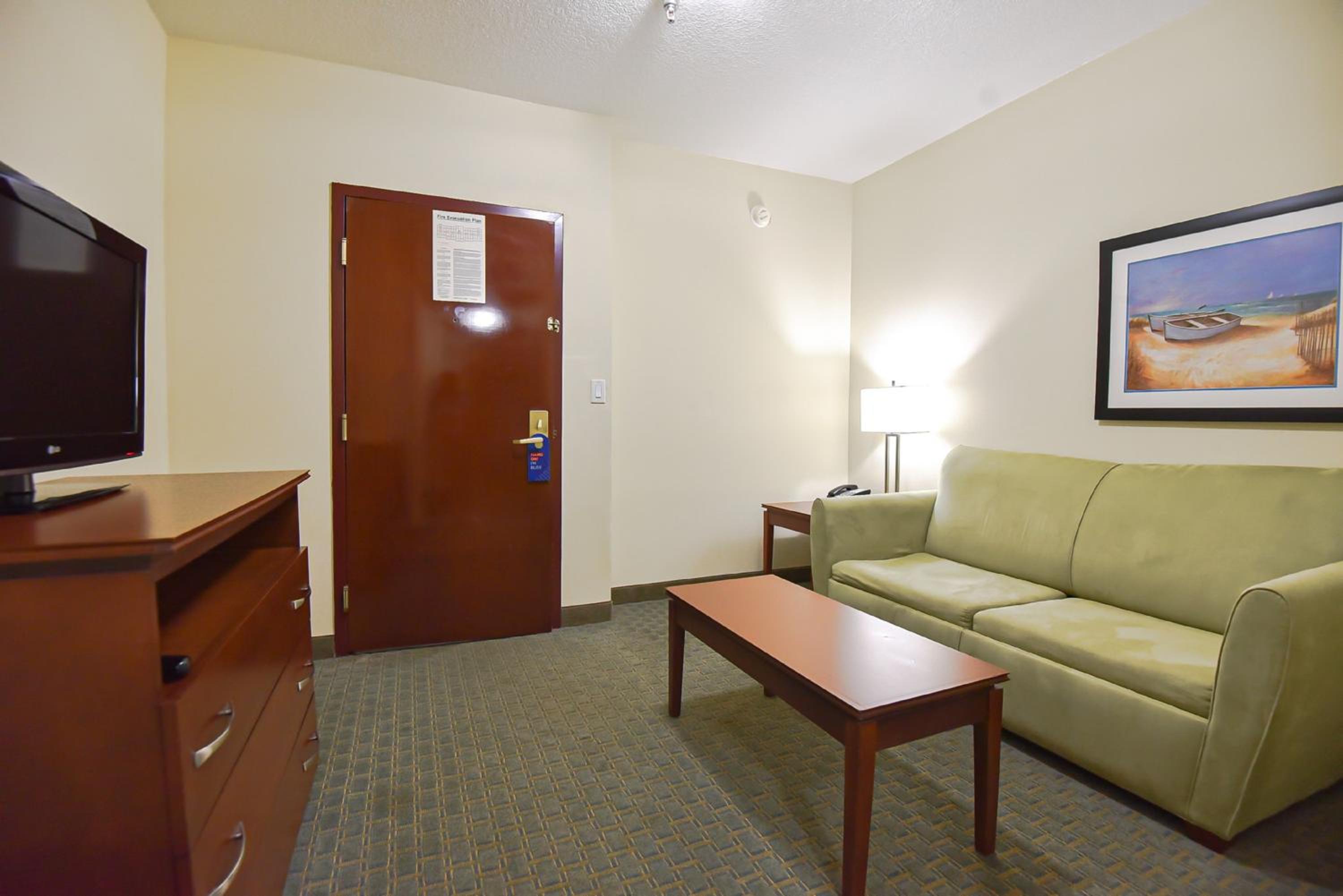 Queen Suite with Two Queen Beds - Photo 6