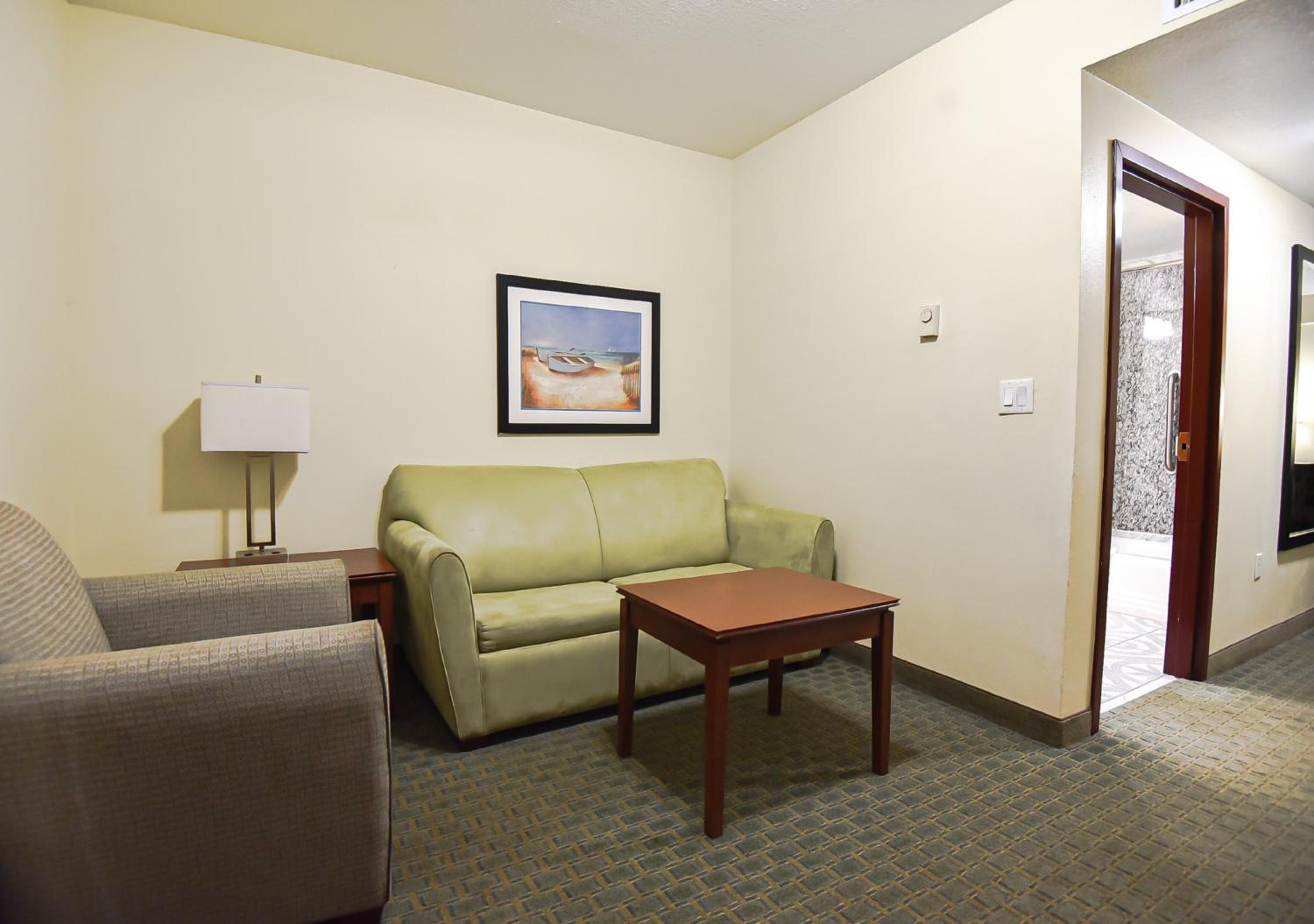 Queen Suite with Two Queen Beds - Photo 3