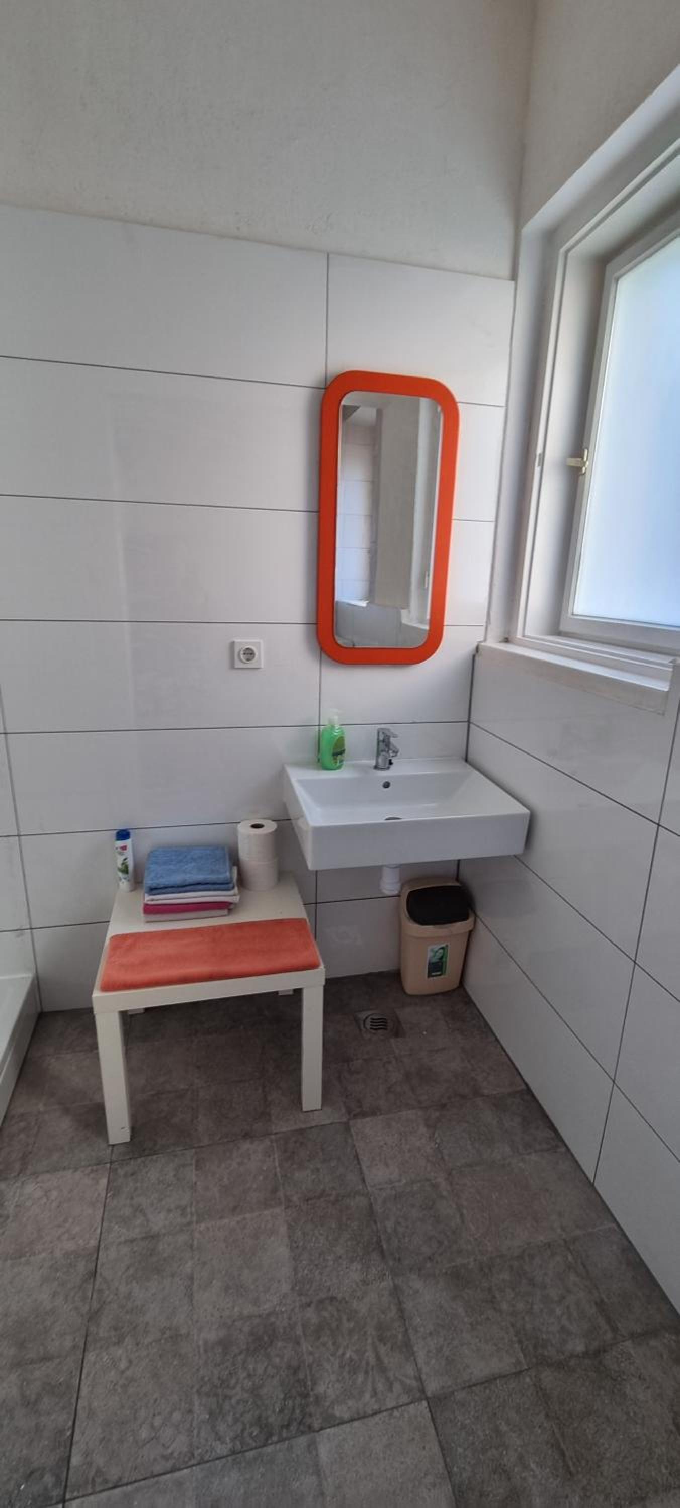 Apartment with Balcony - Photo 4