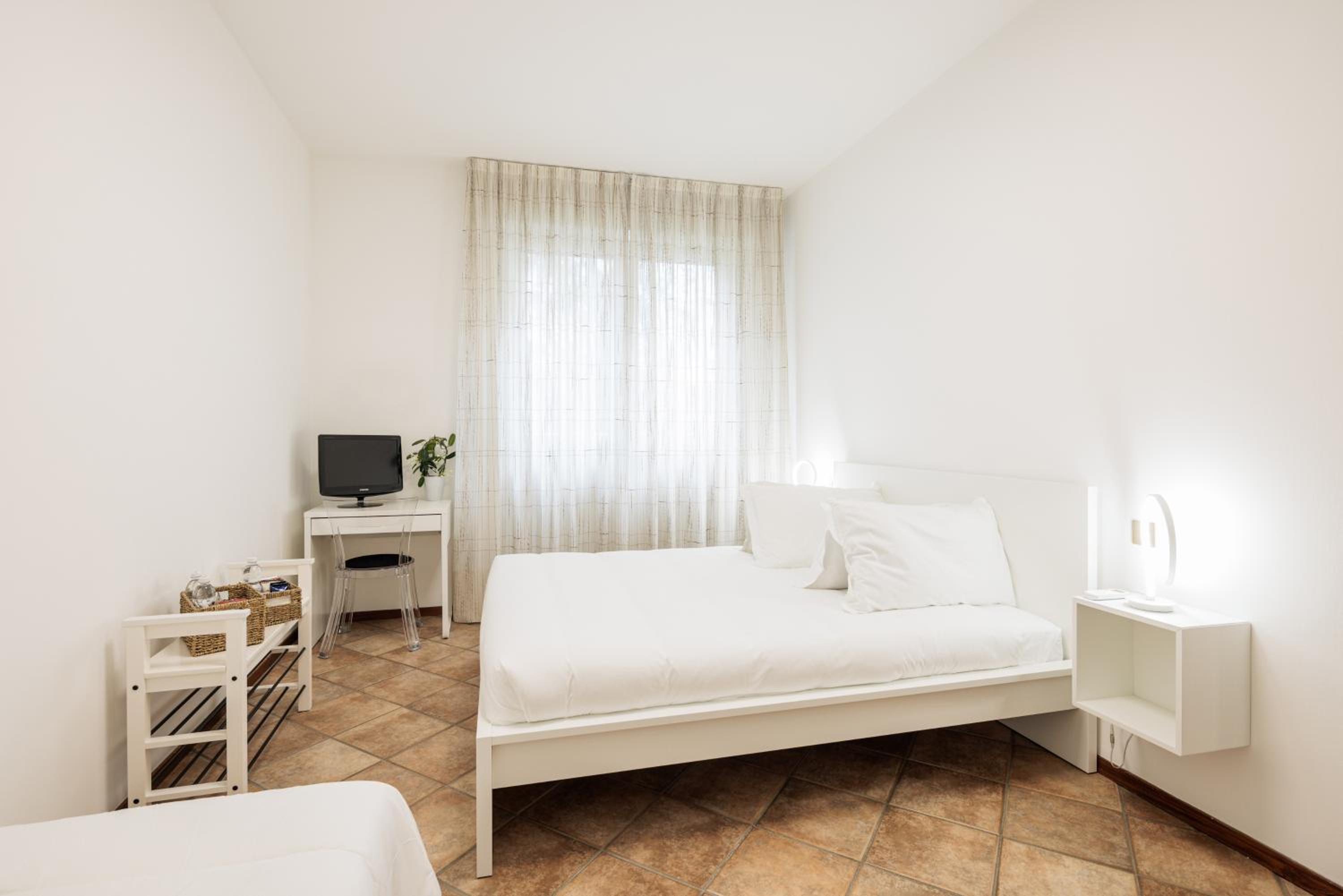 Double Room with Private Bathroom photo 3