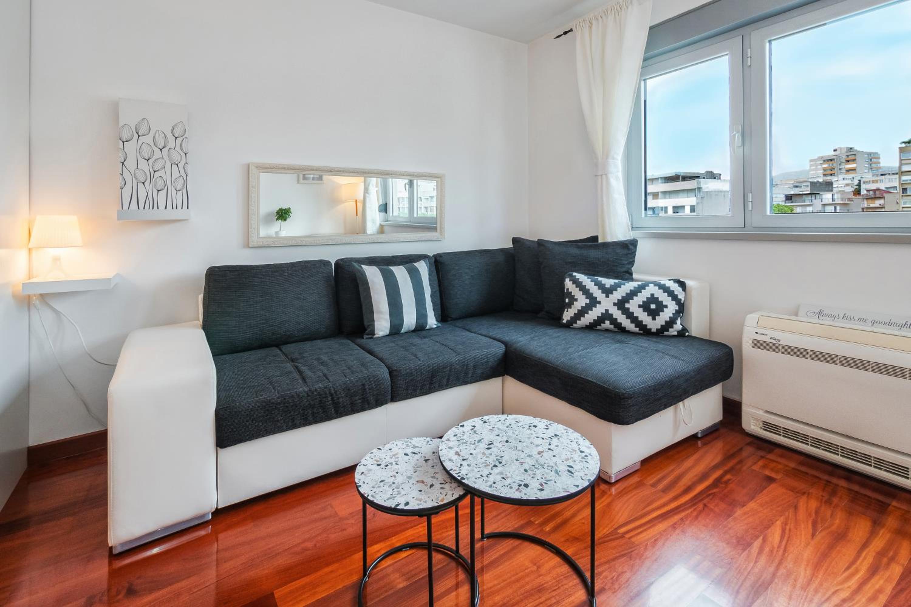 King Studio with Sofa Bed