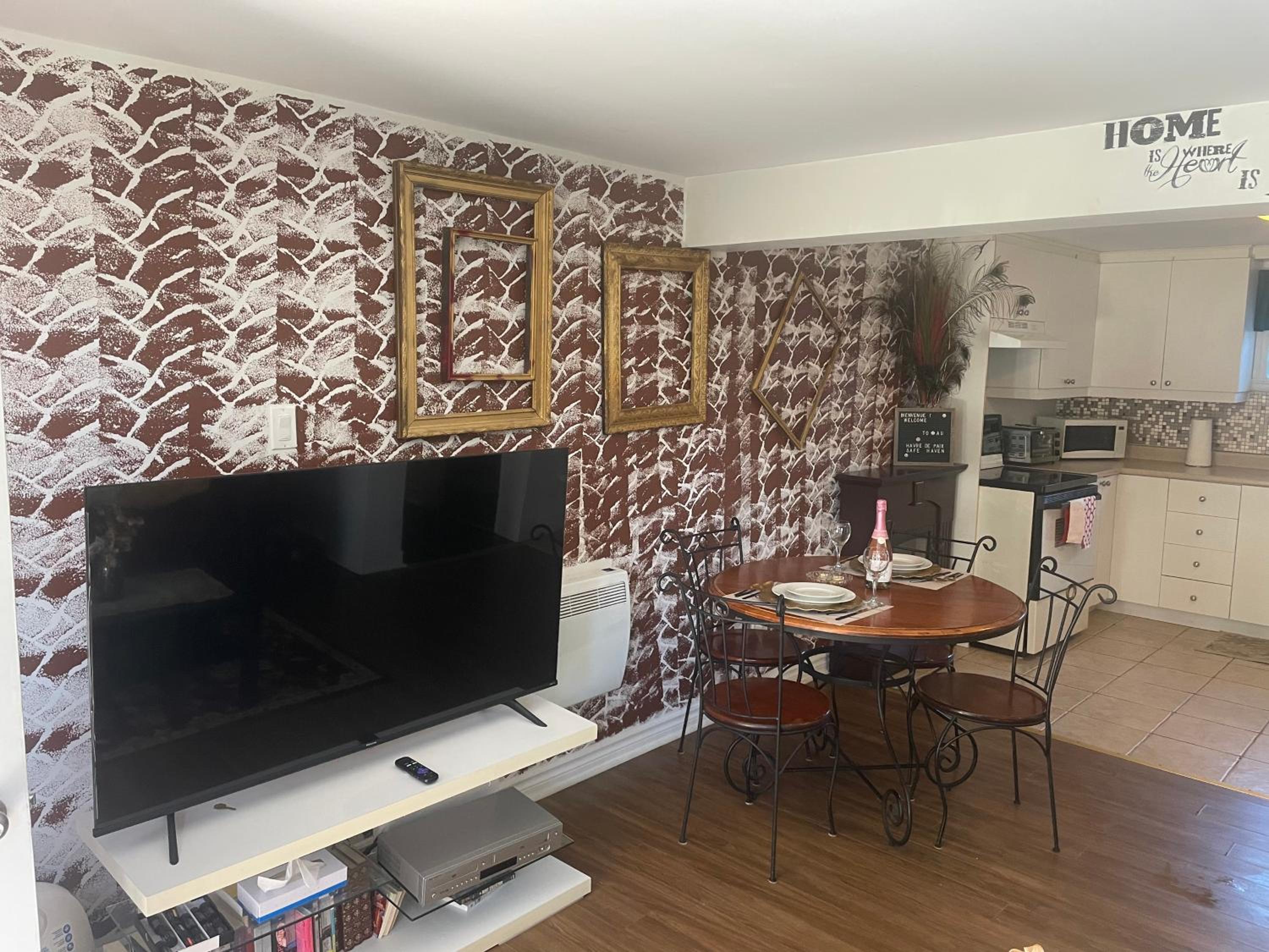 One-Bedroom Apartment photo 2