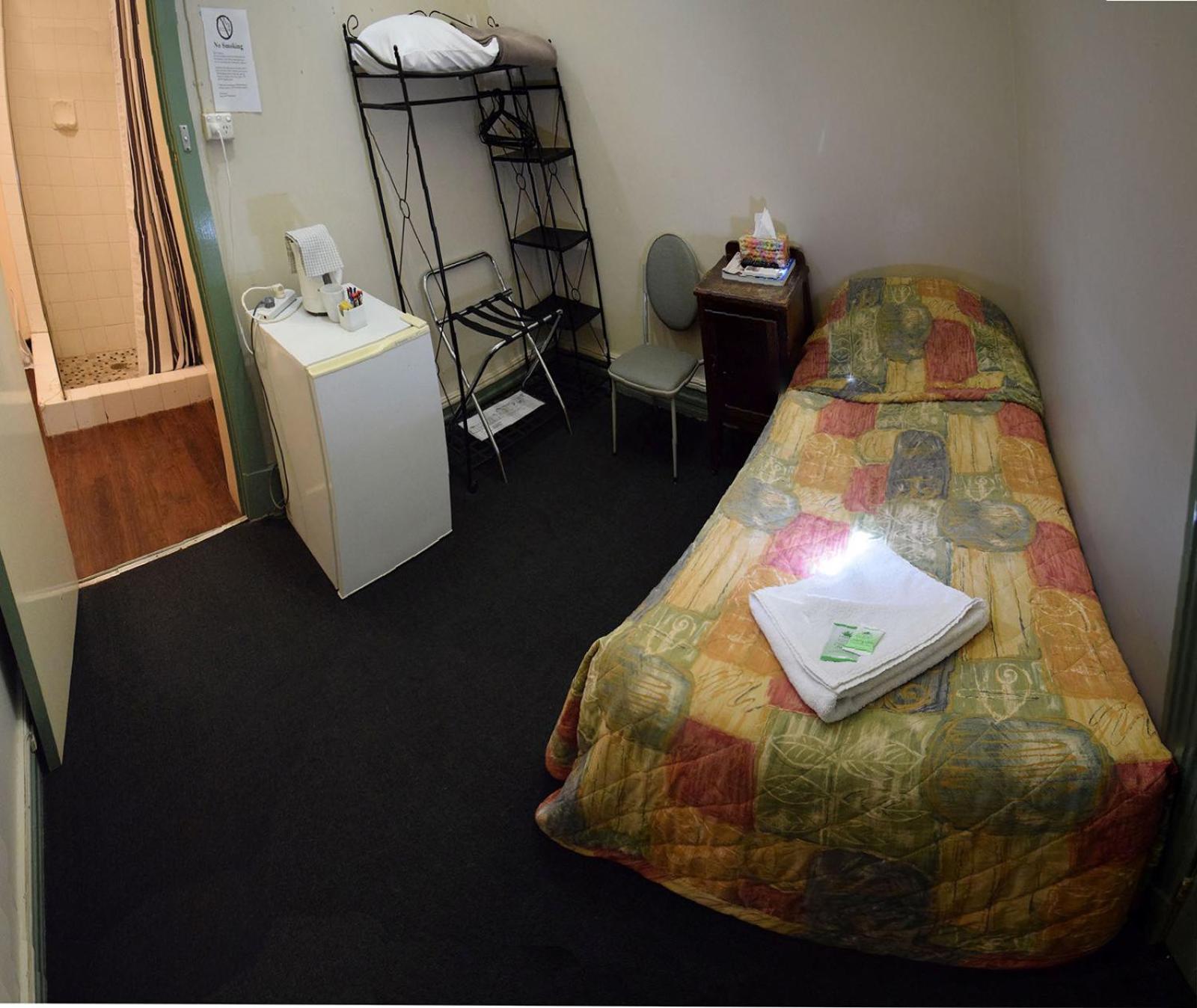 Single Room - Refurbished photo 2