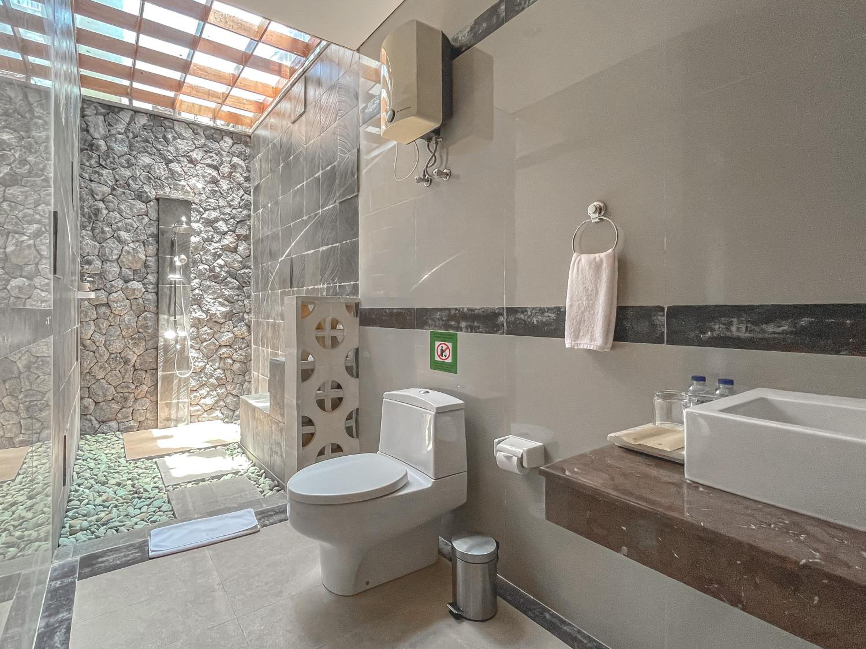 Villa with Private Pool - Photo 16