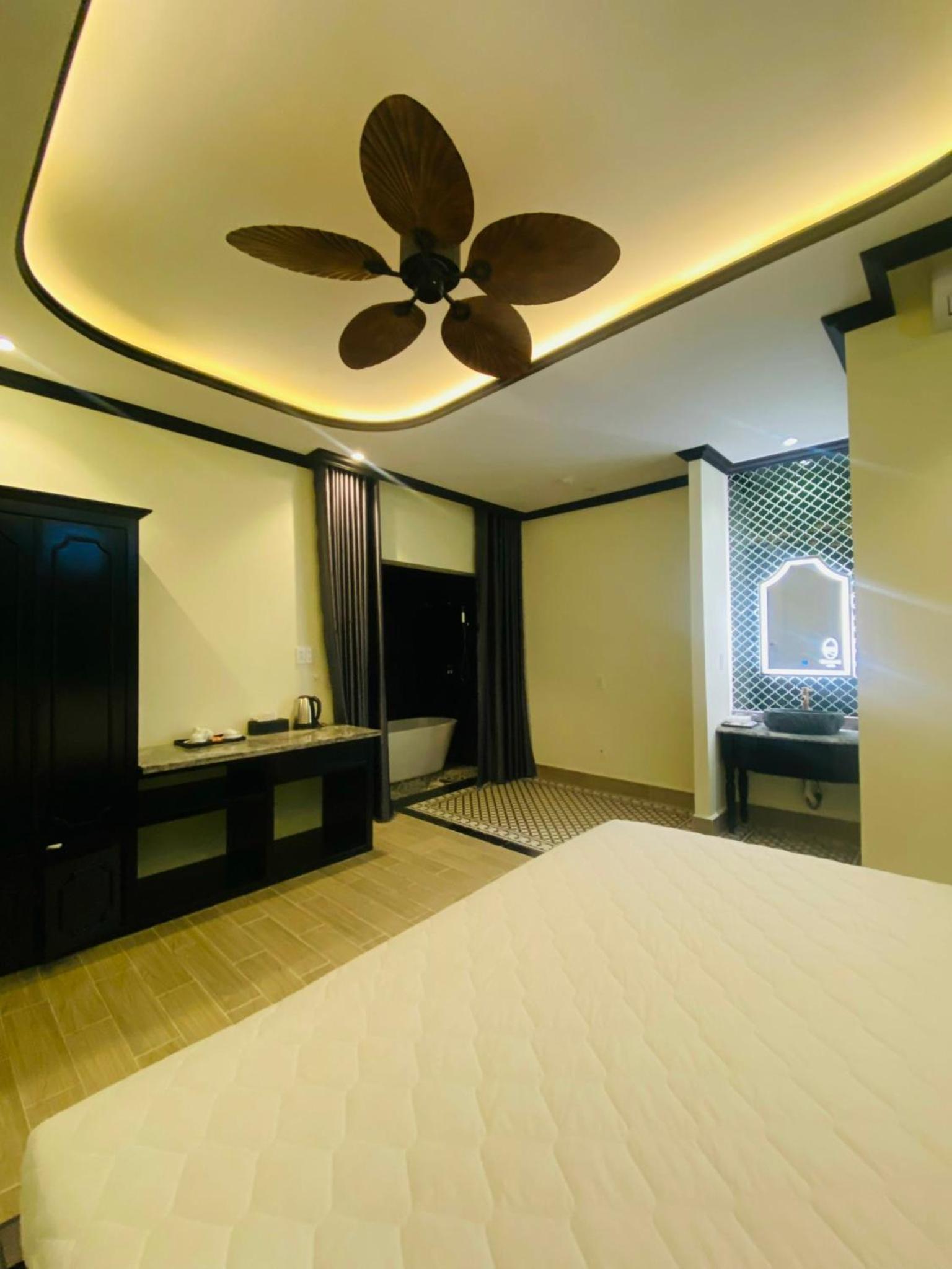 Large Double Room photo 1
