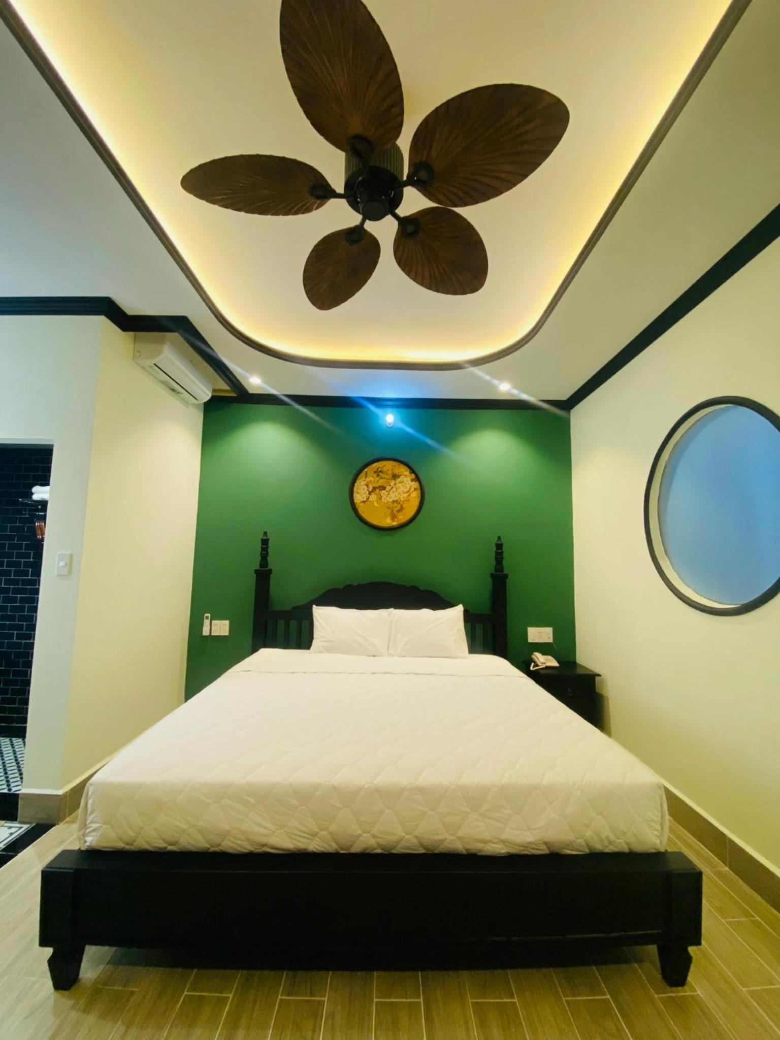 Large Double Room photo 3