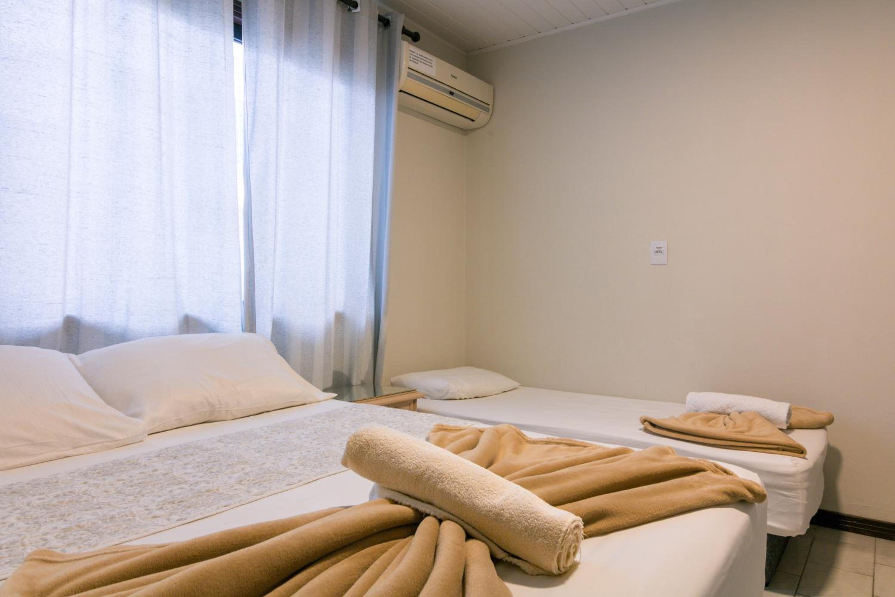 Economy Triple Room photo 3