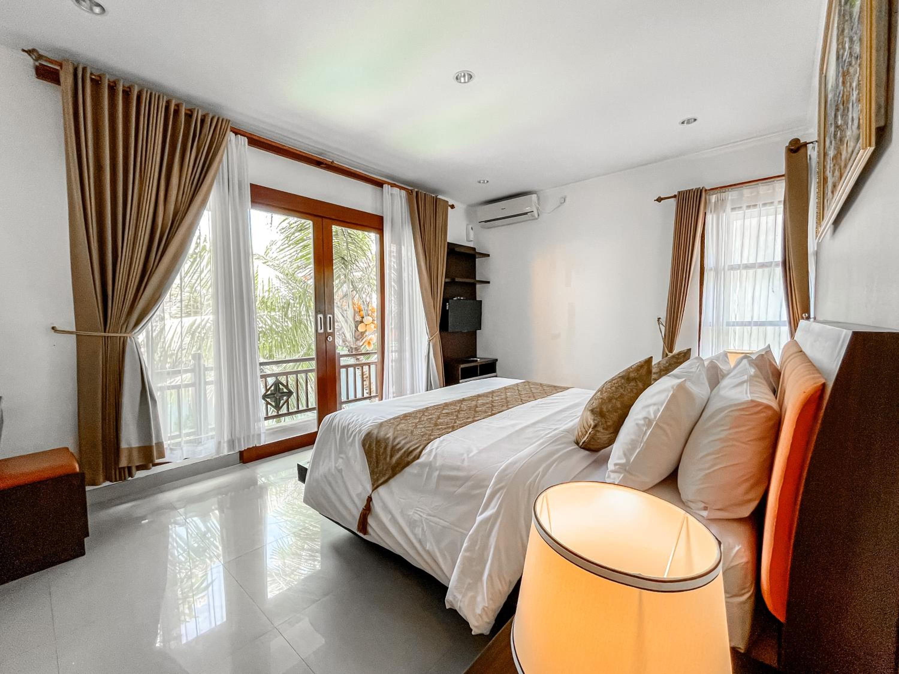 Villa with Private Pool - Photo 4