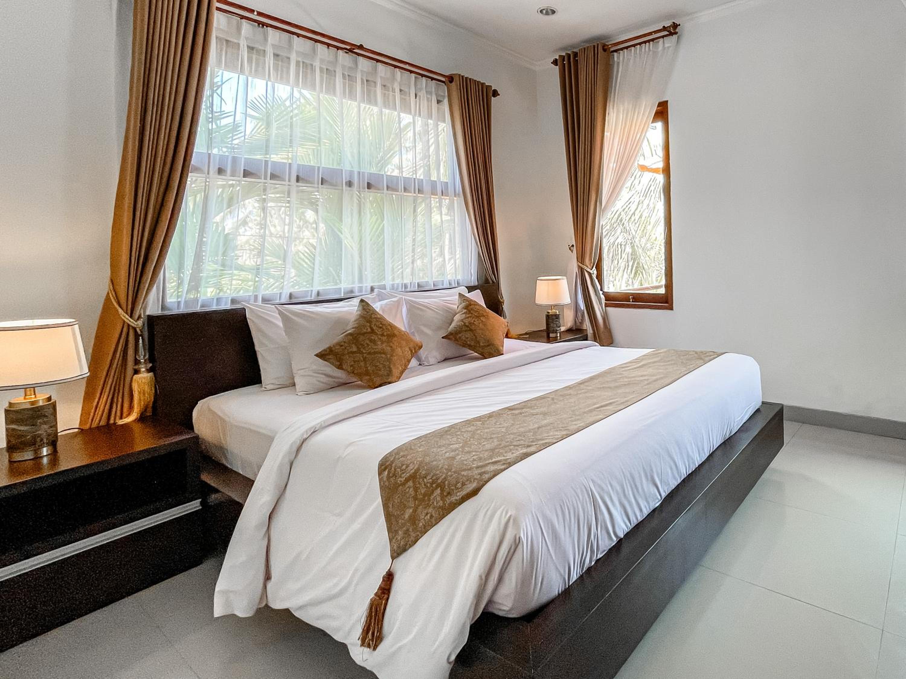 Villa with Private Pool - Photo 9