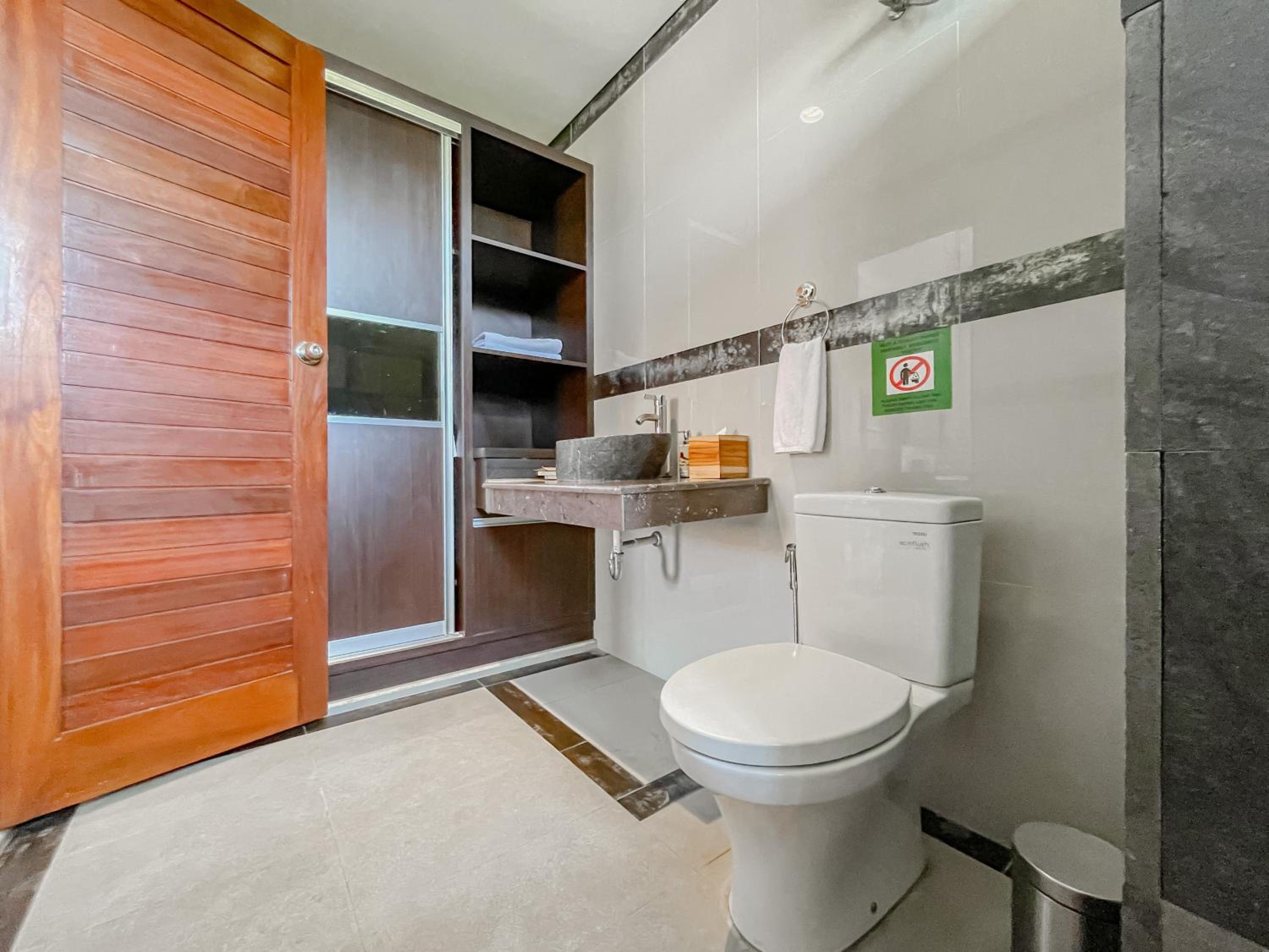Villa with Private Pool - Photo 10