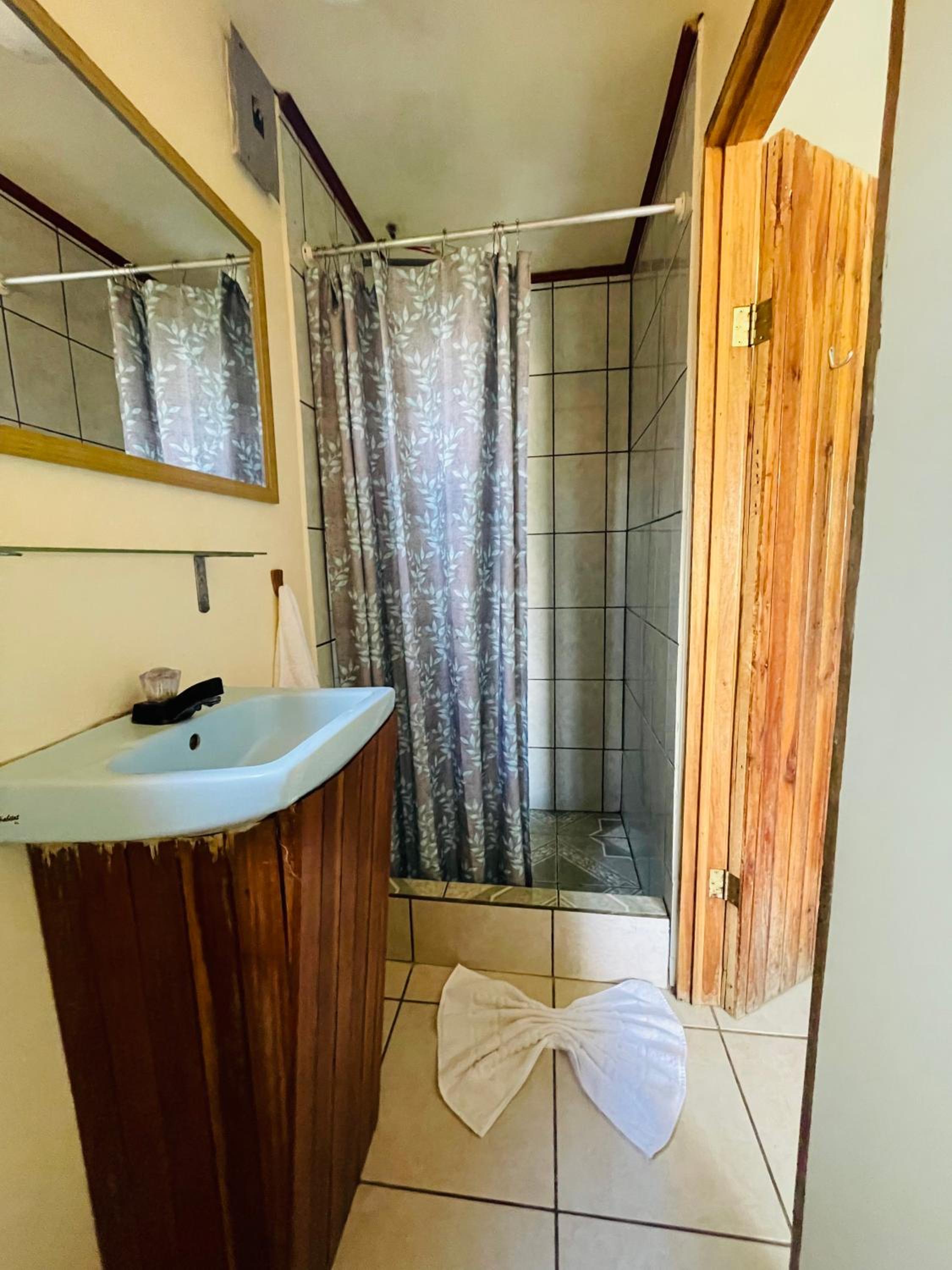 Family Room With Private Bathroom photo 2
