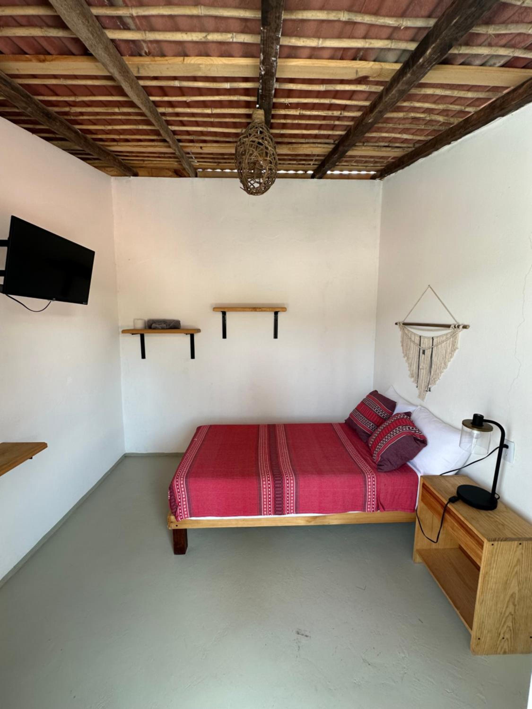 Single Room With Shared Shower And Toilet photo 2