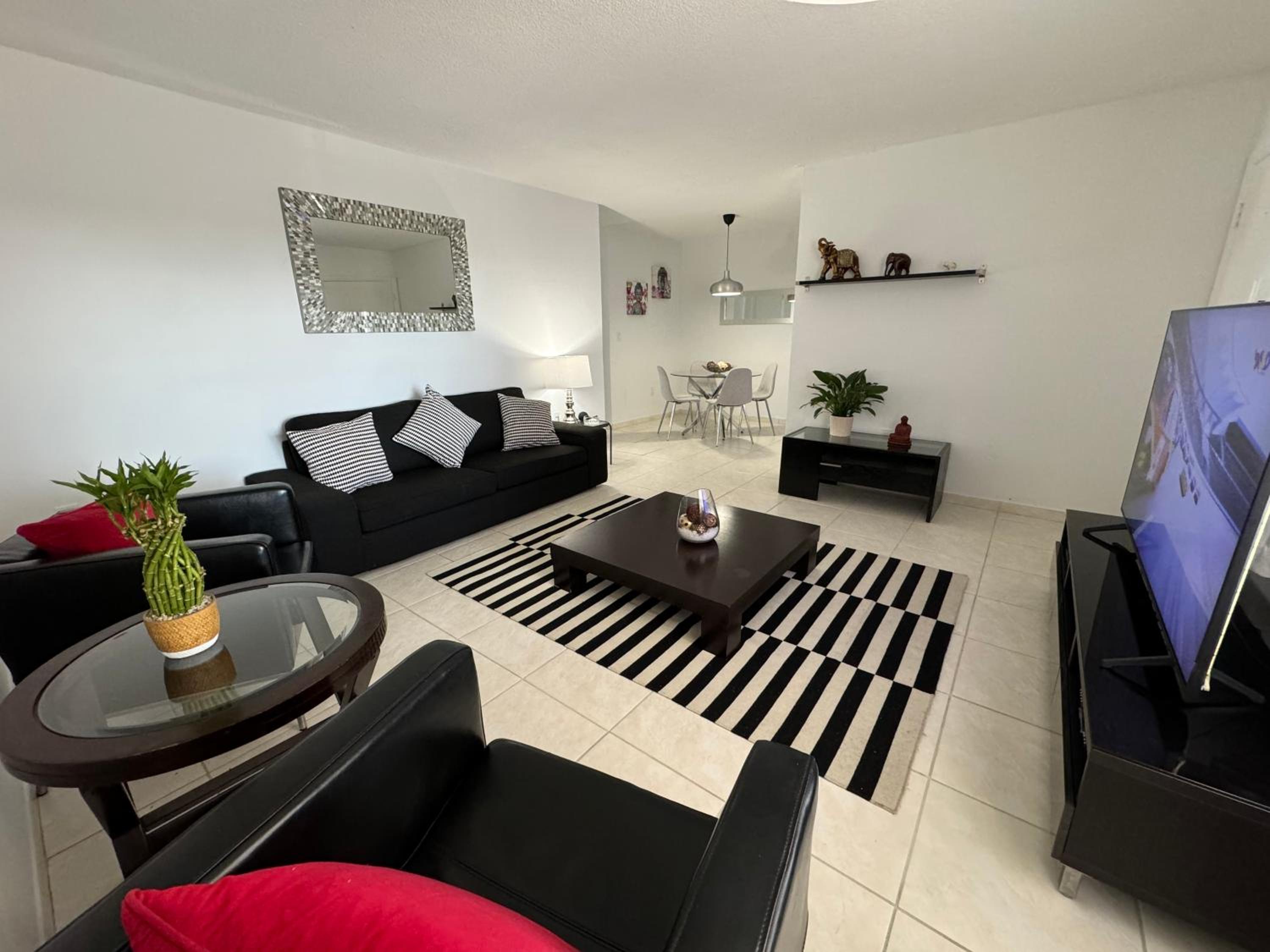 One-Bedroom Apartment photo 1