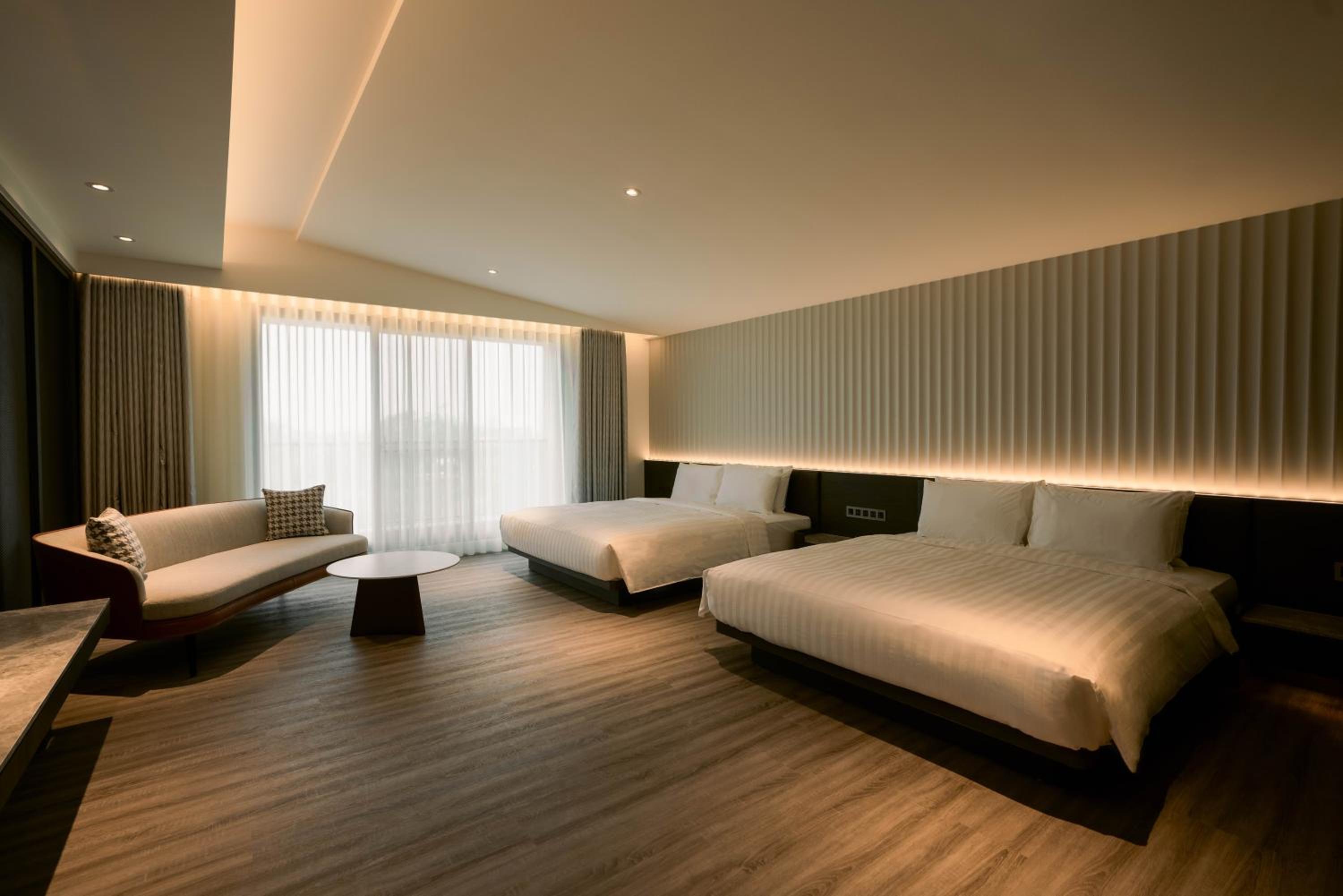 Superior Family Room photo 2