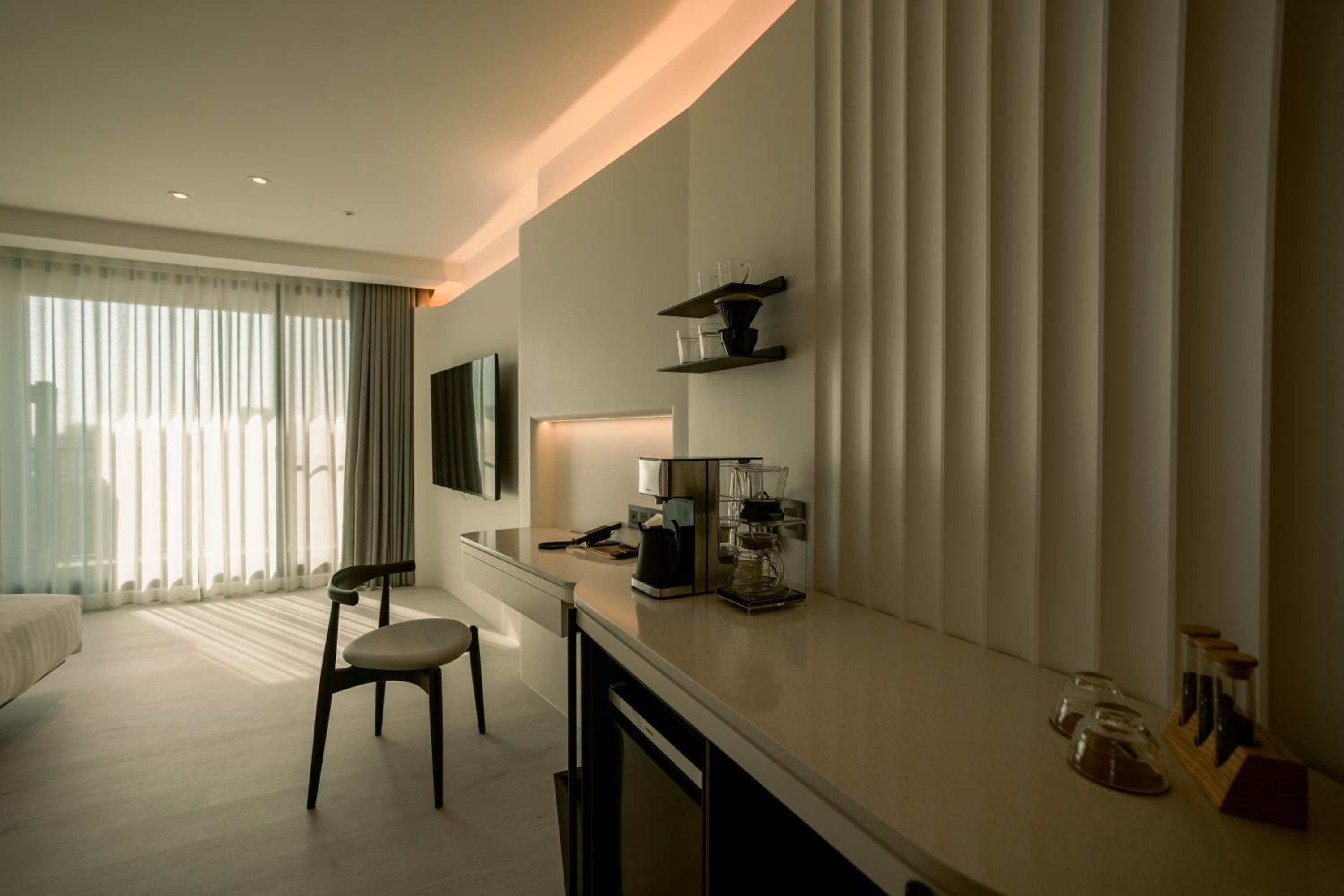 Queen Room with Balcony photo 2