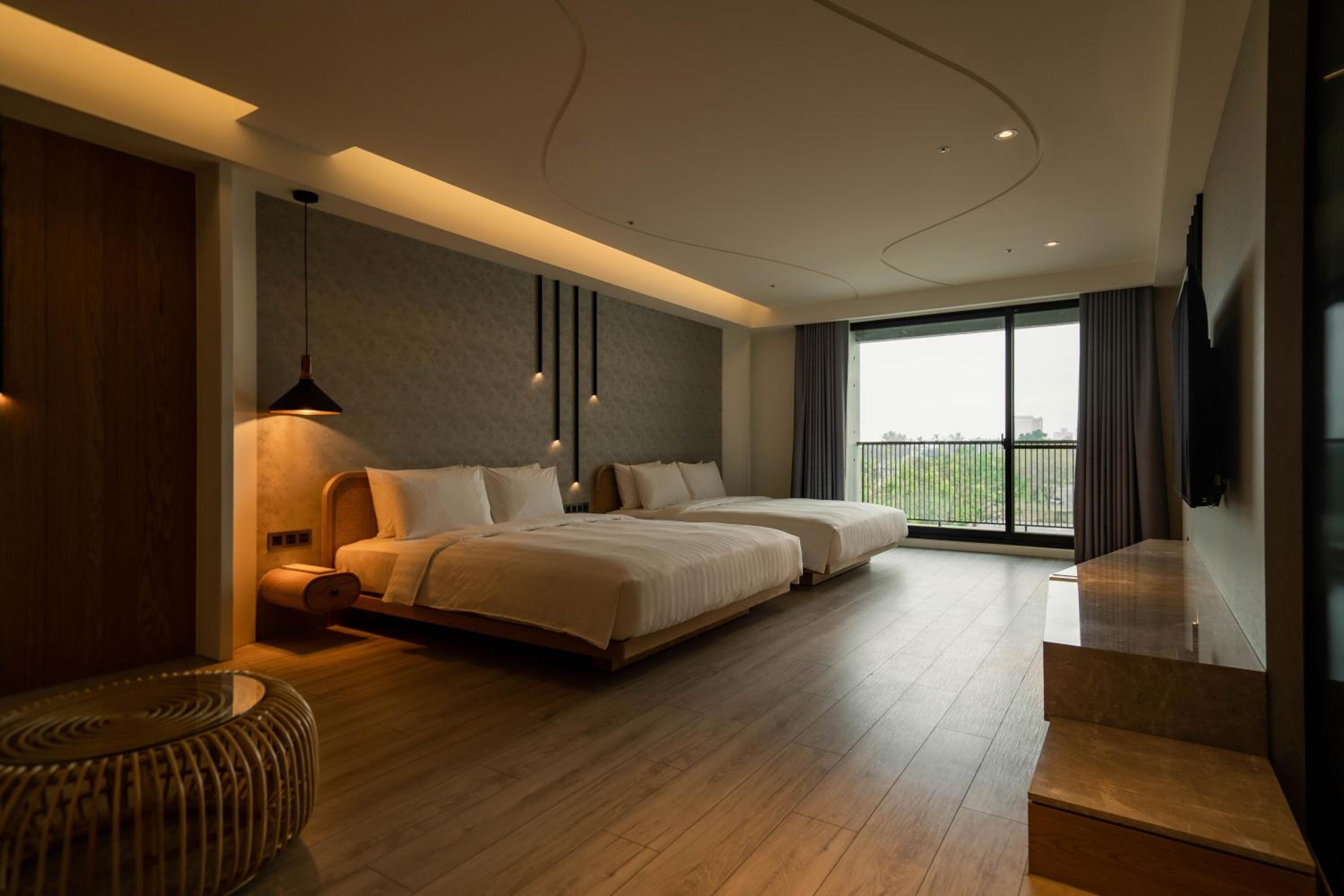 Family Room with Balcony photo 3