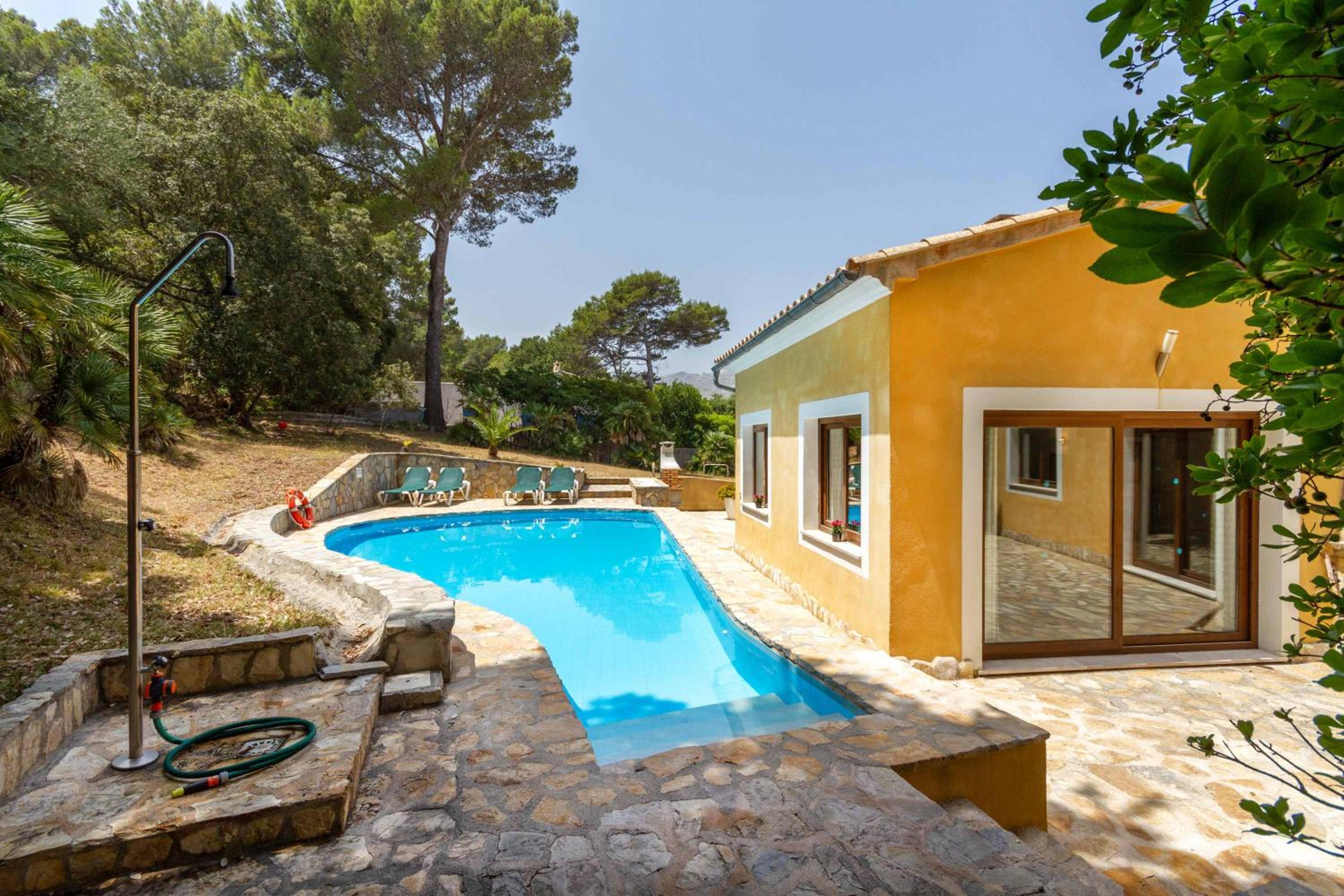 Villa photo 2