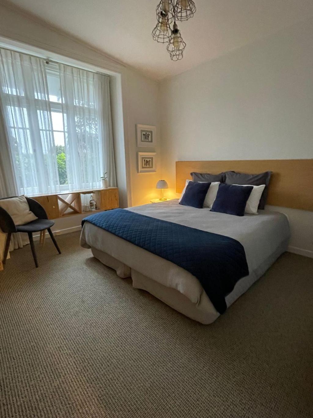 Deluxe King Room - Photo 6