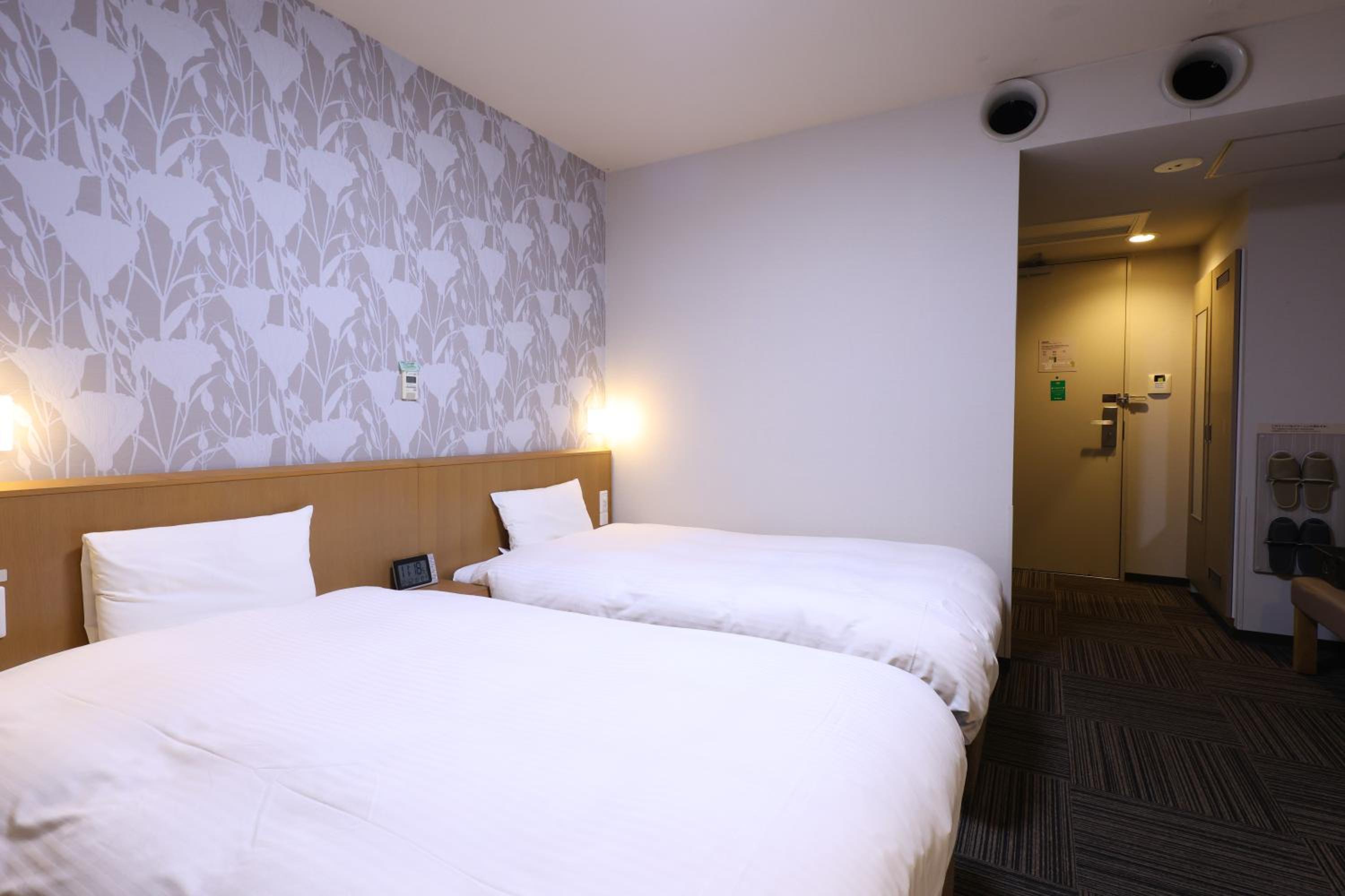 Non-Smoking Twin Room, check-in from 13:00 / check-out until 11:00 (22-hour stay)