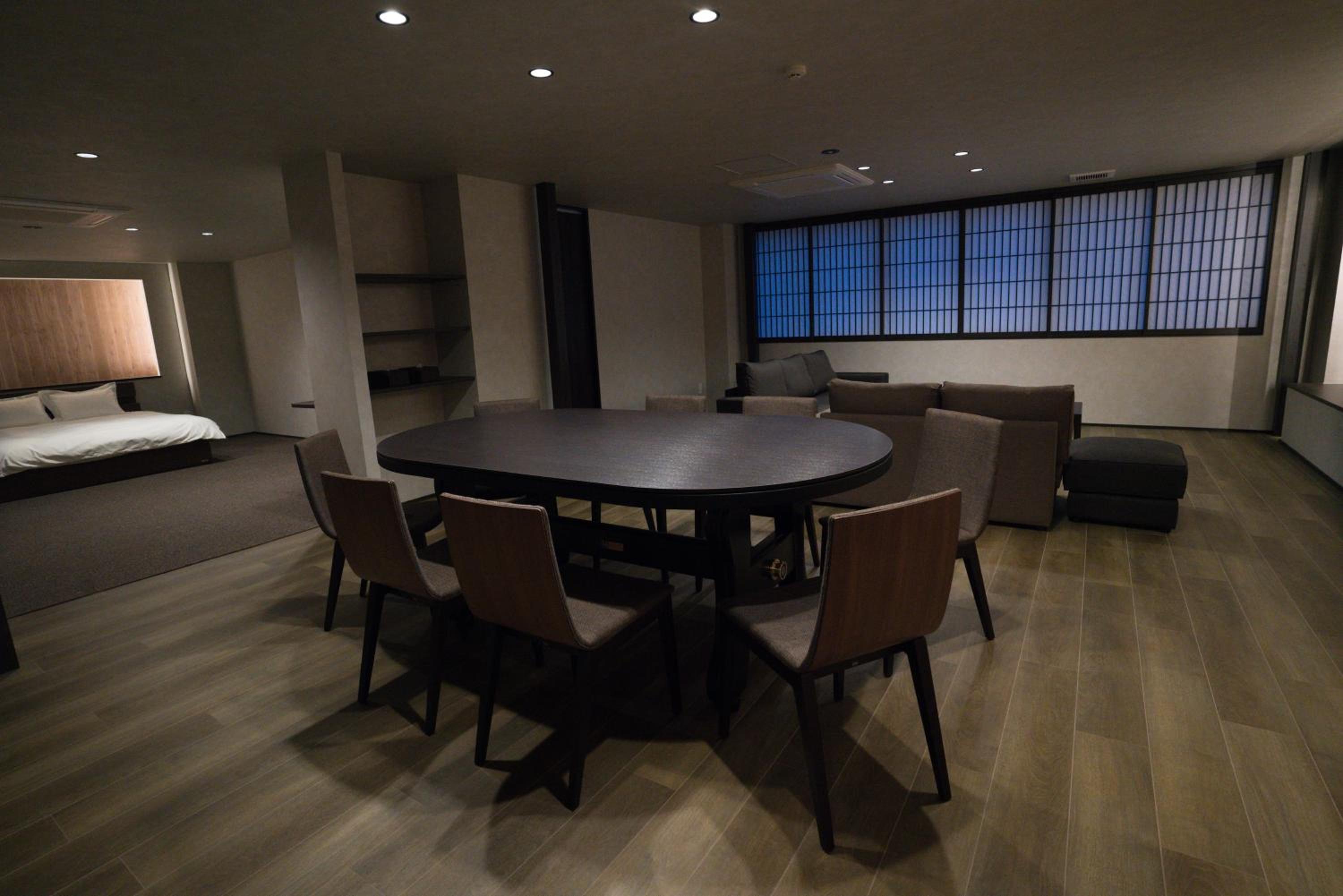 Deluxe Family Room