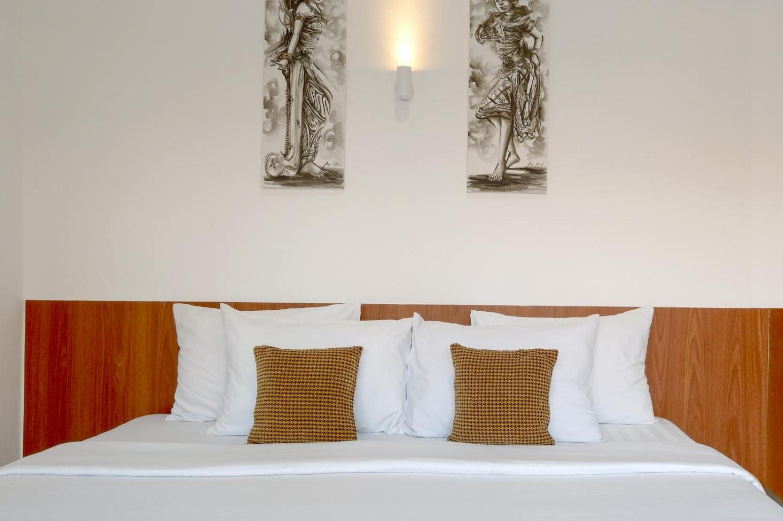 Standard King Room - Photo 10