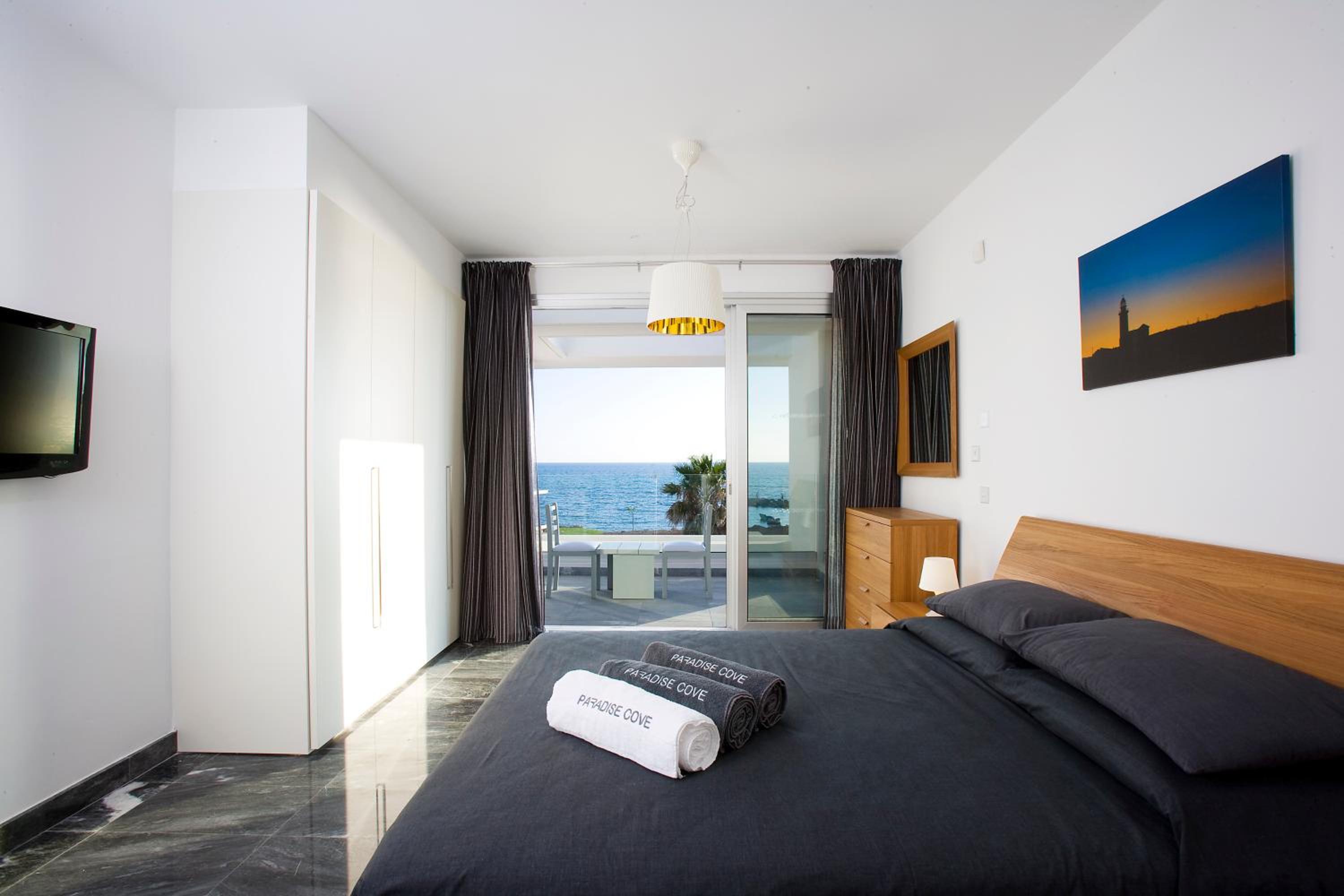 Three-Bedroom Villa - Beach Front - Sapphire