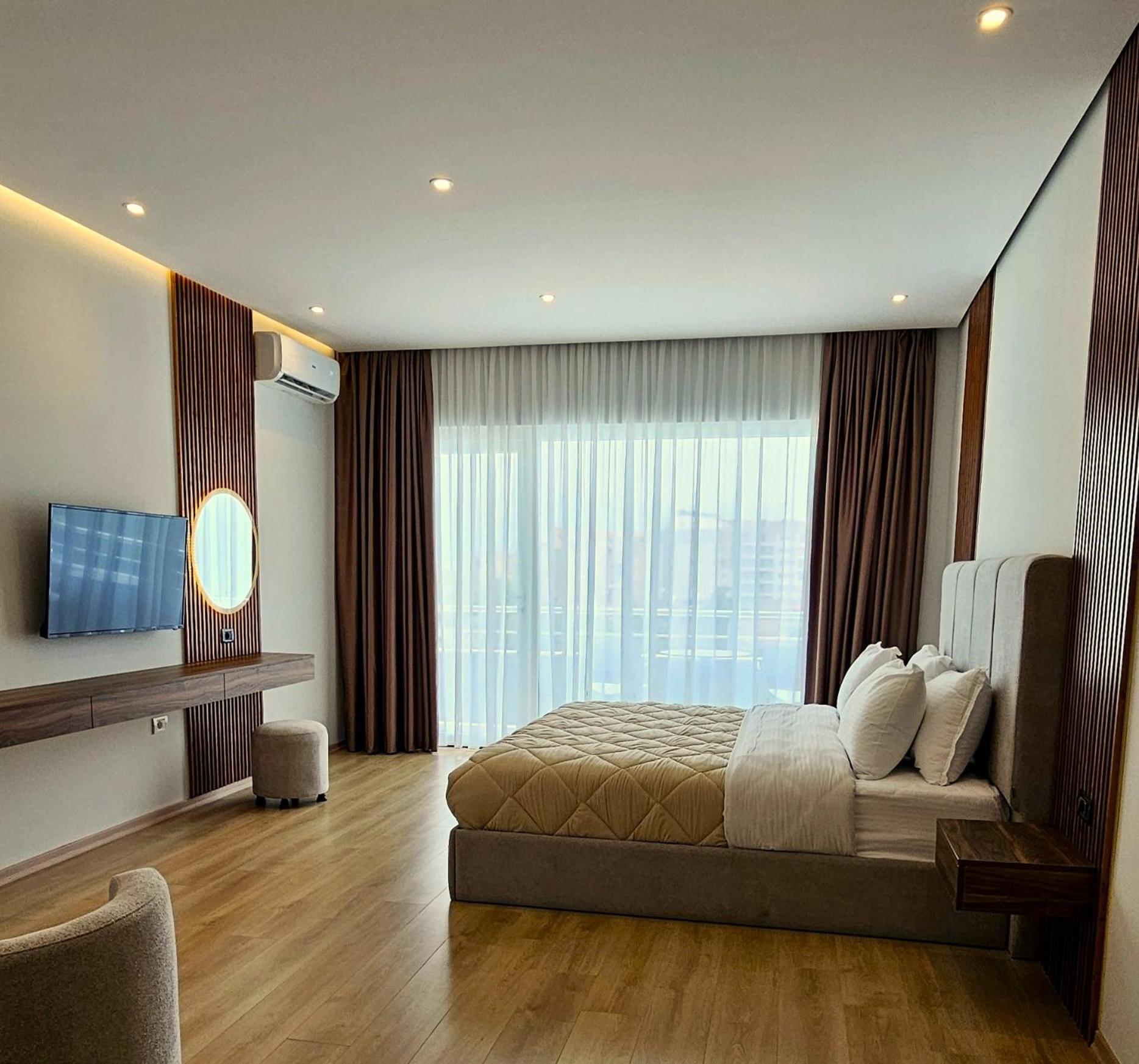 Deluxe Double Room with Balcony photo 1