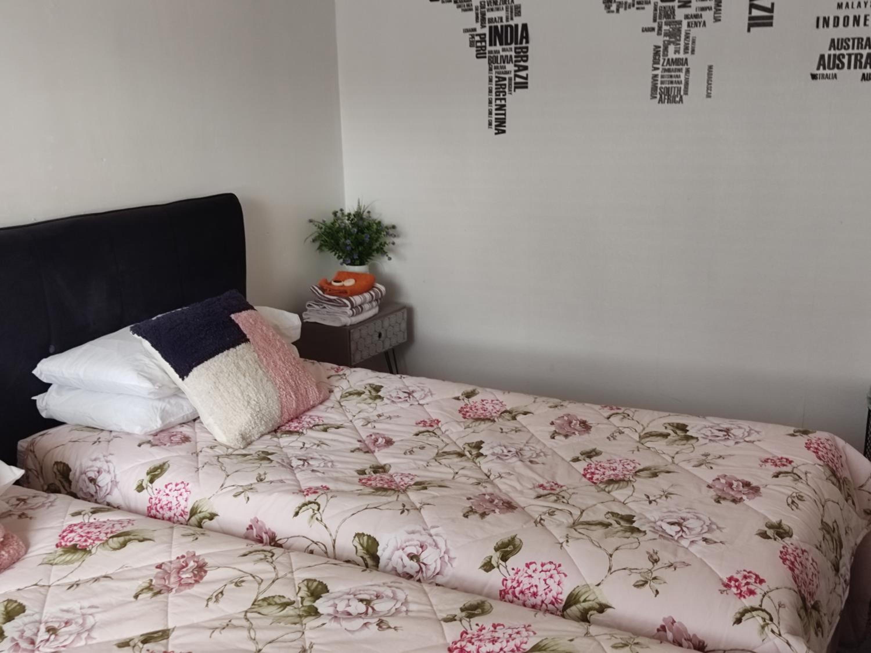 Budget Twin Room - Photo 1