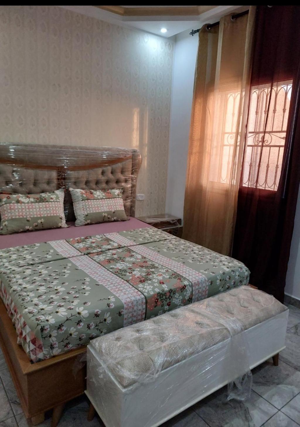 Three-Bedroom Apartment with Balcony photo 1