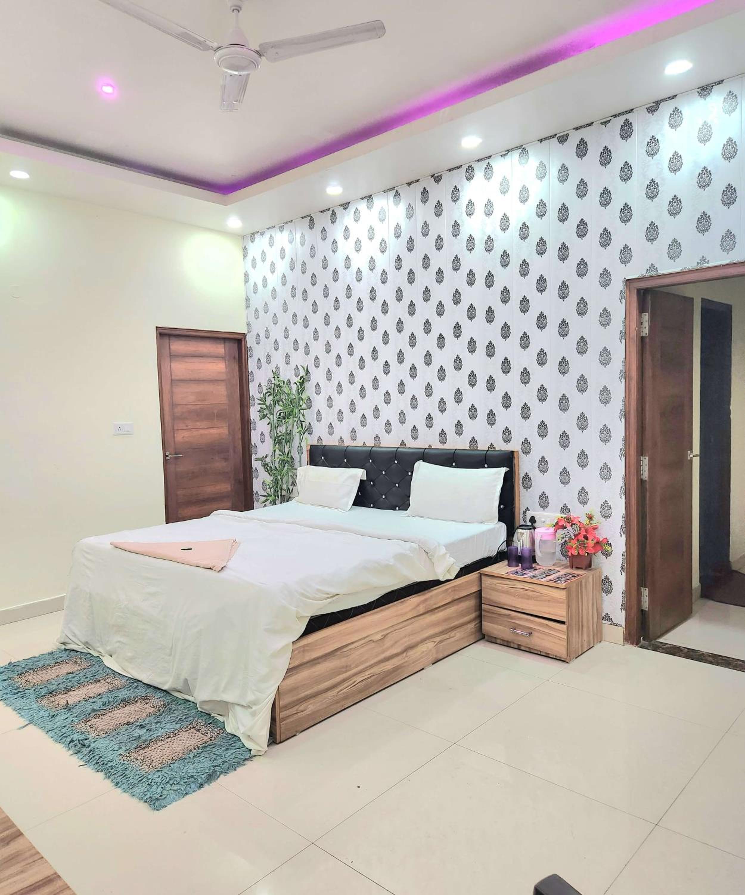 Deluxe Double Room with Balcony photo 3