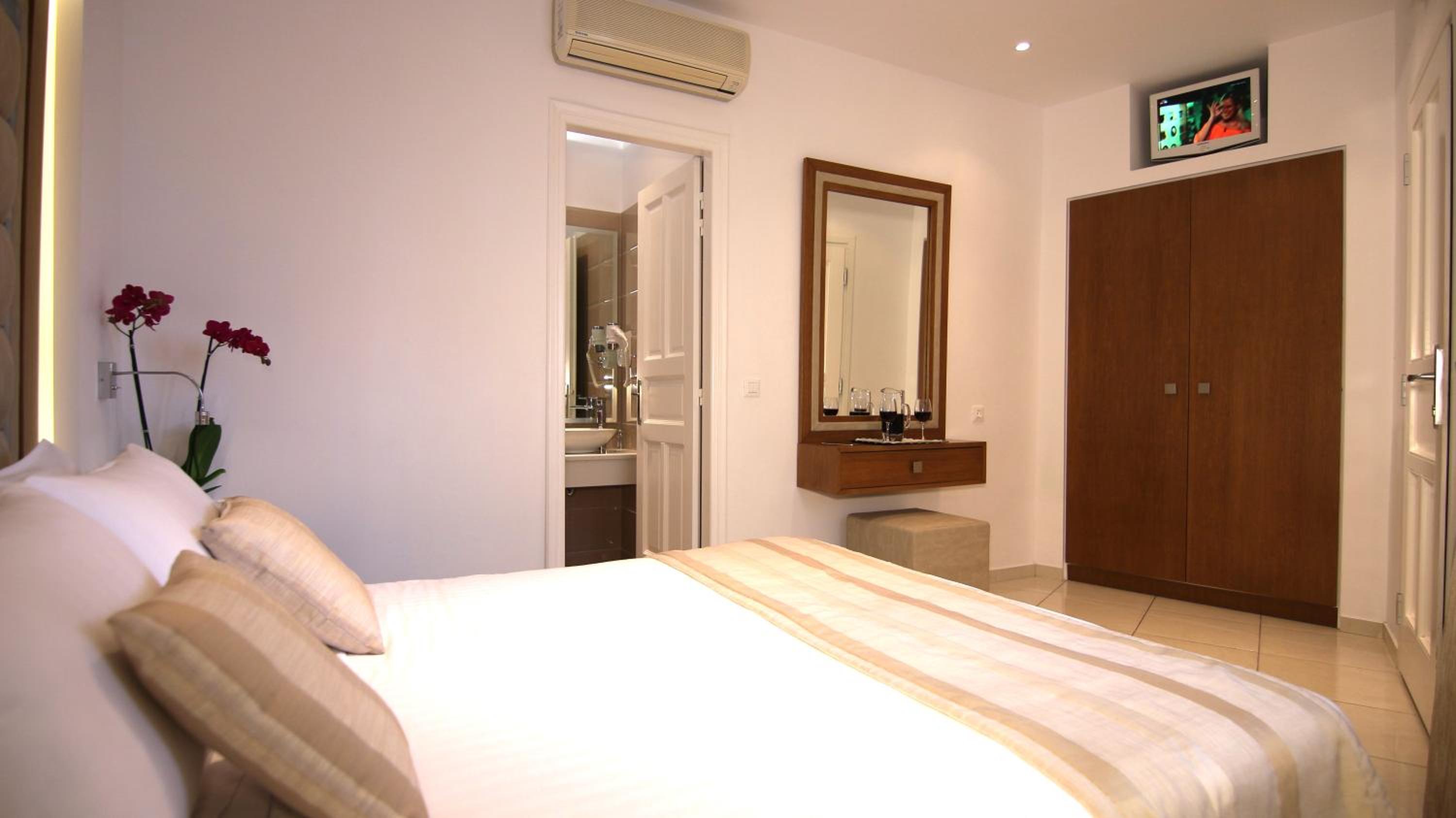 Cozy Small Double or Twin Room No-View photo 3