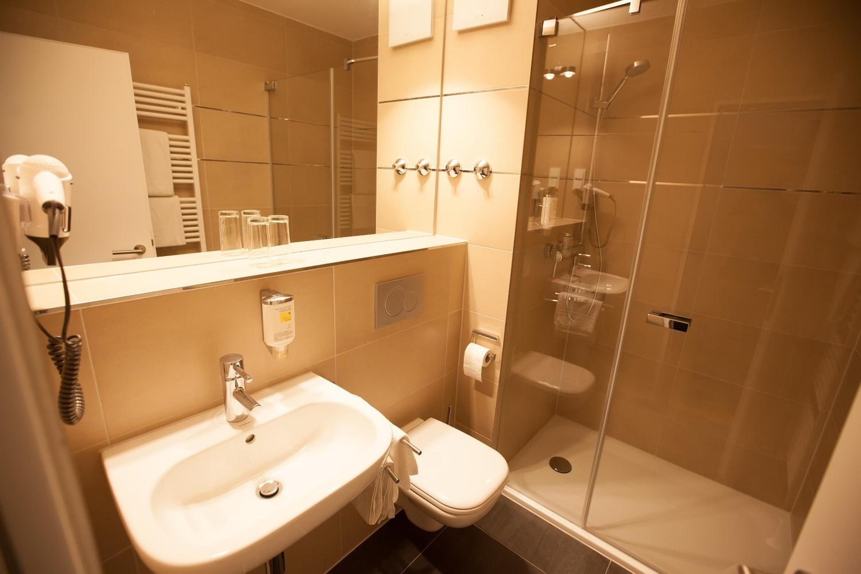 Standard Double Room - Photo 10