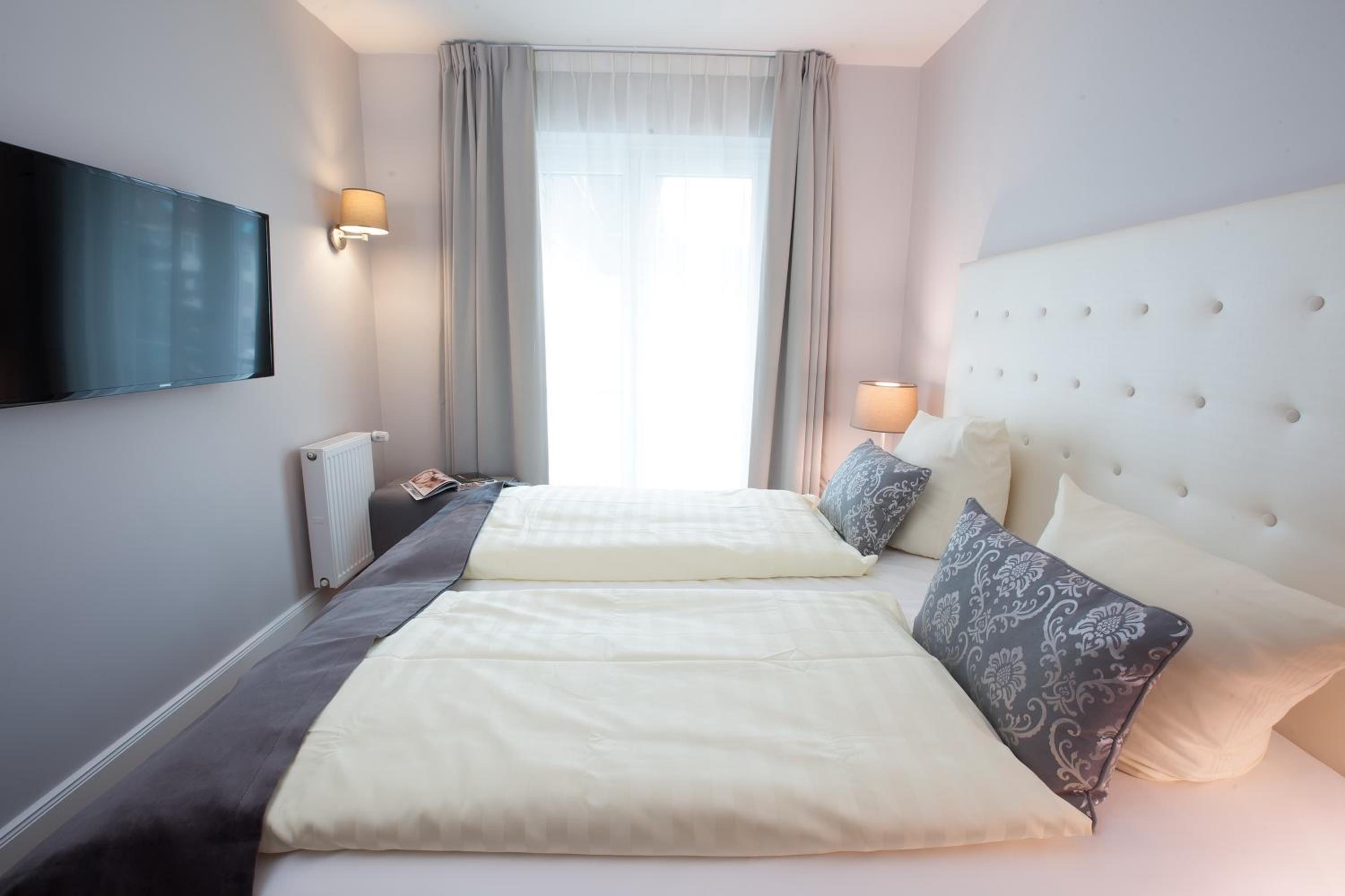 Standard Double Room - Photo 9