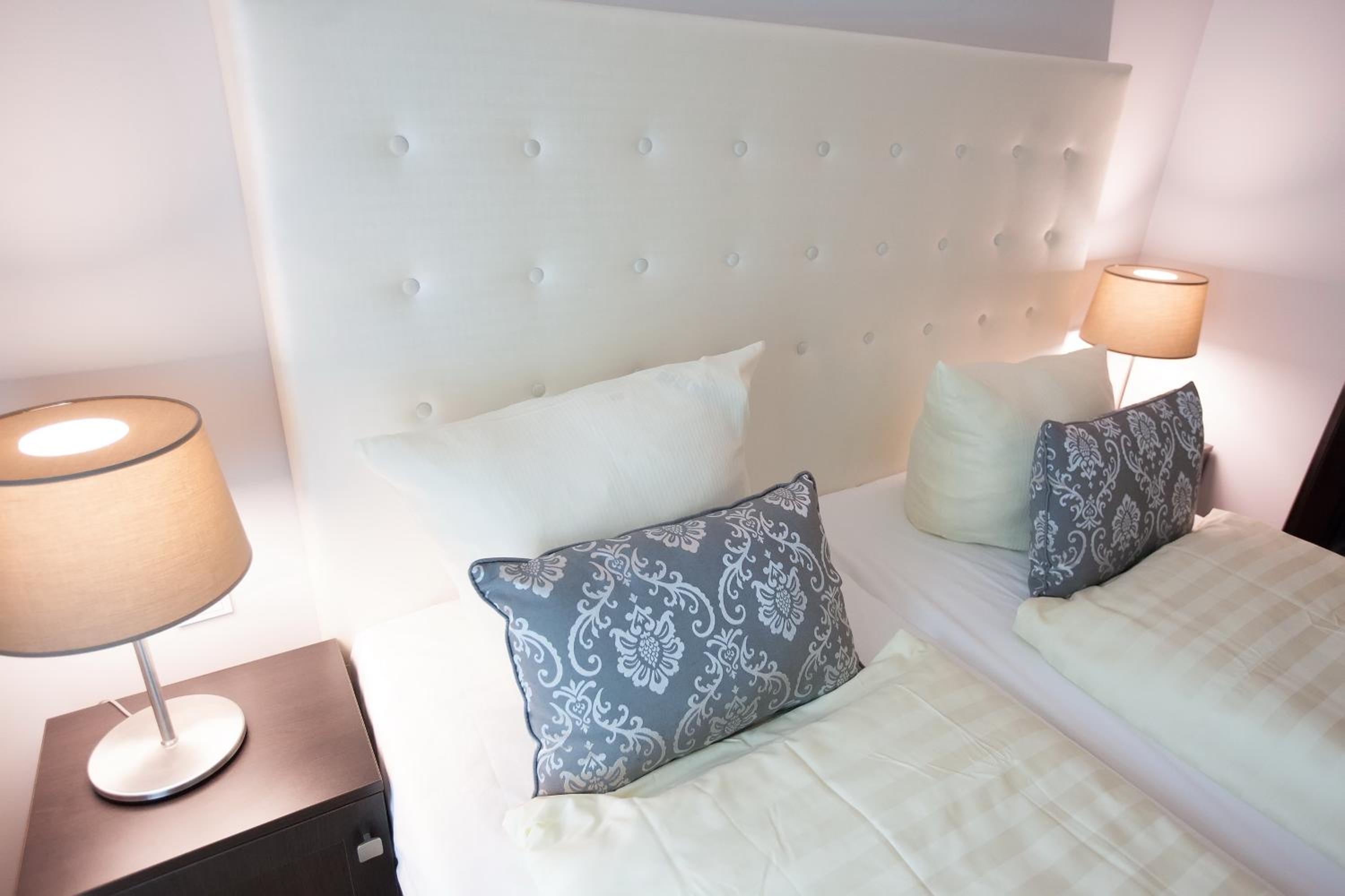 Standard Double Room - Photo 8