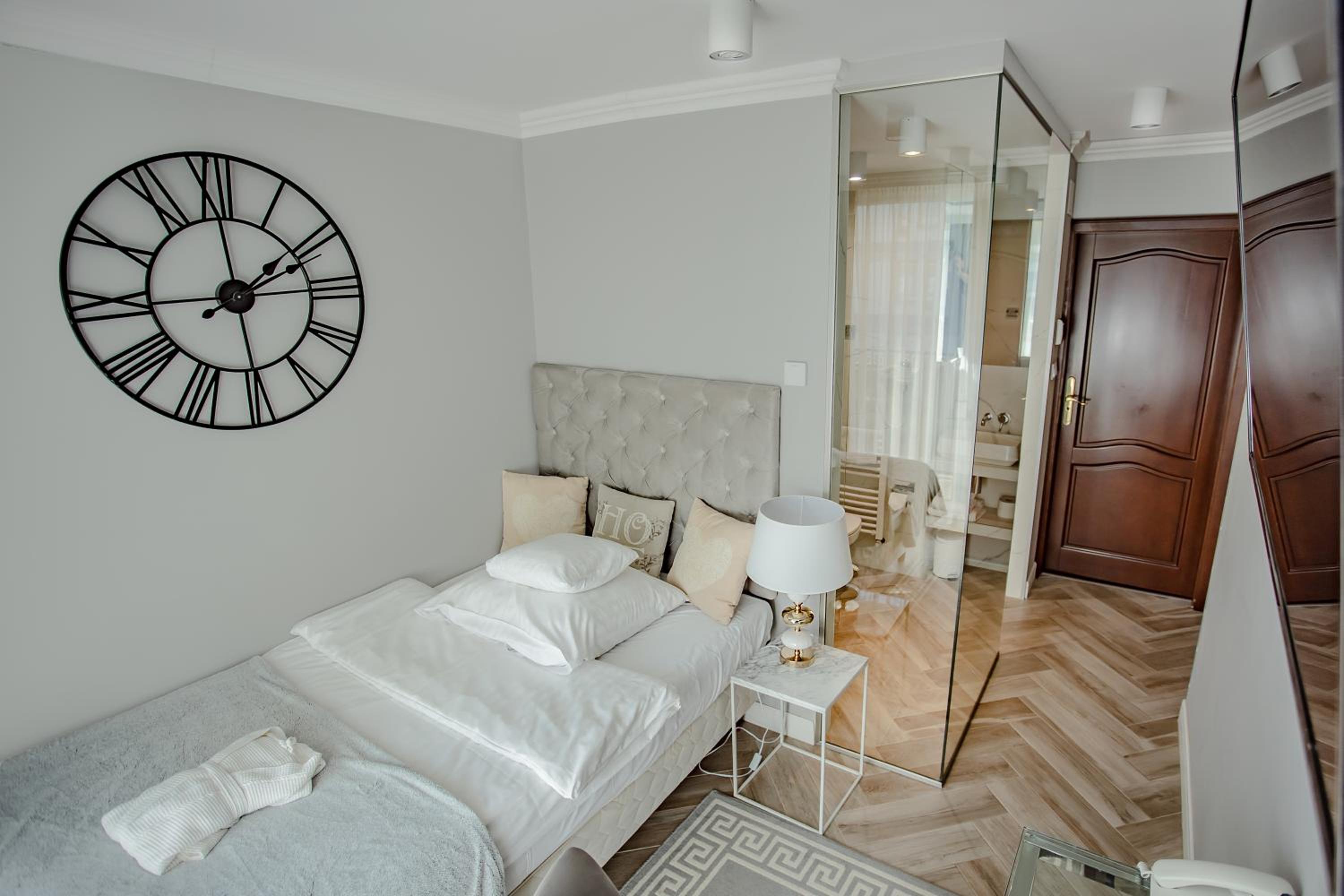 Single Comfort Room - Photo 1