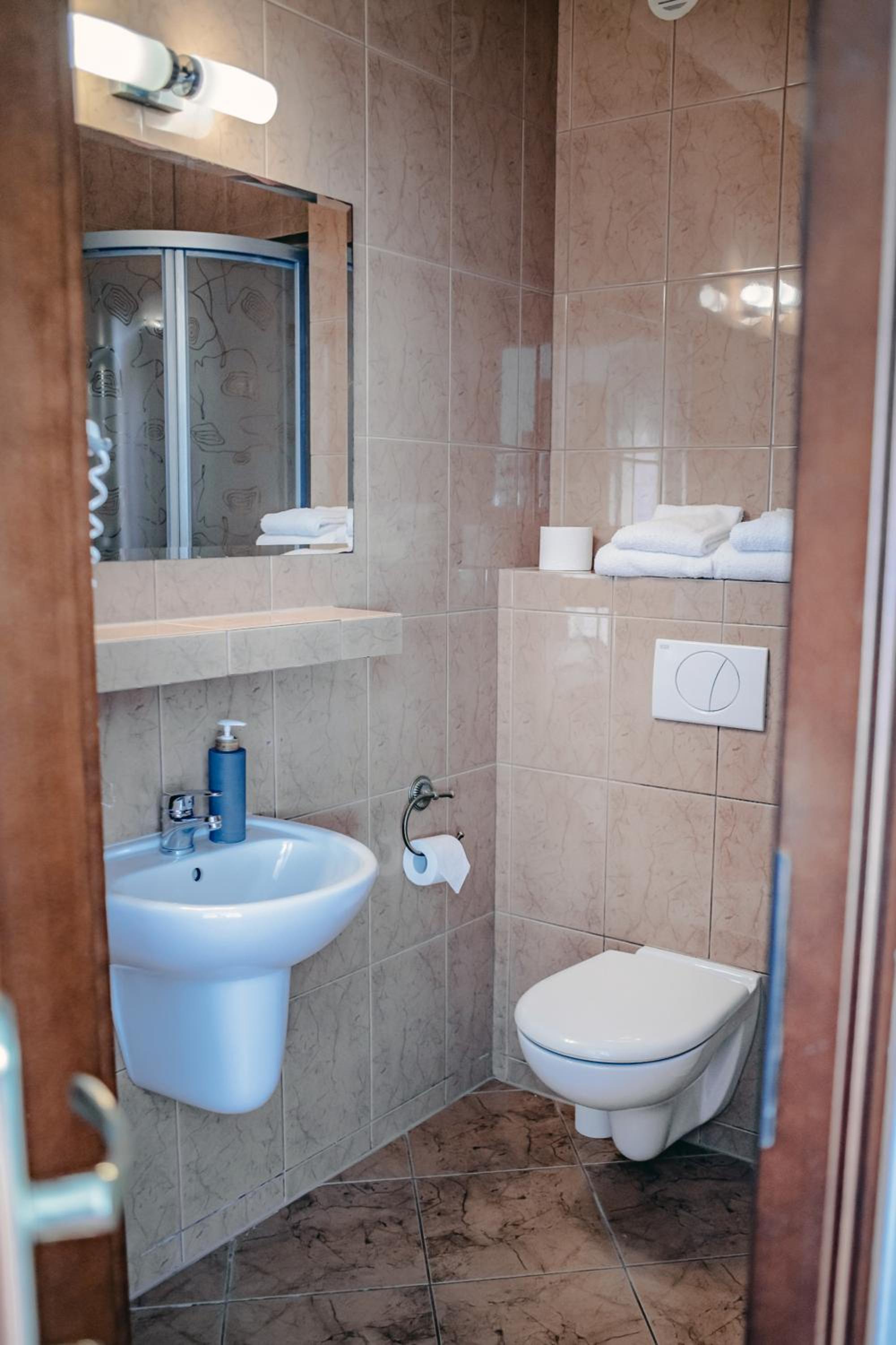 Comfort Quadruple Room - Photo 12