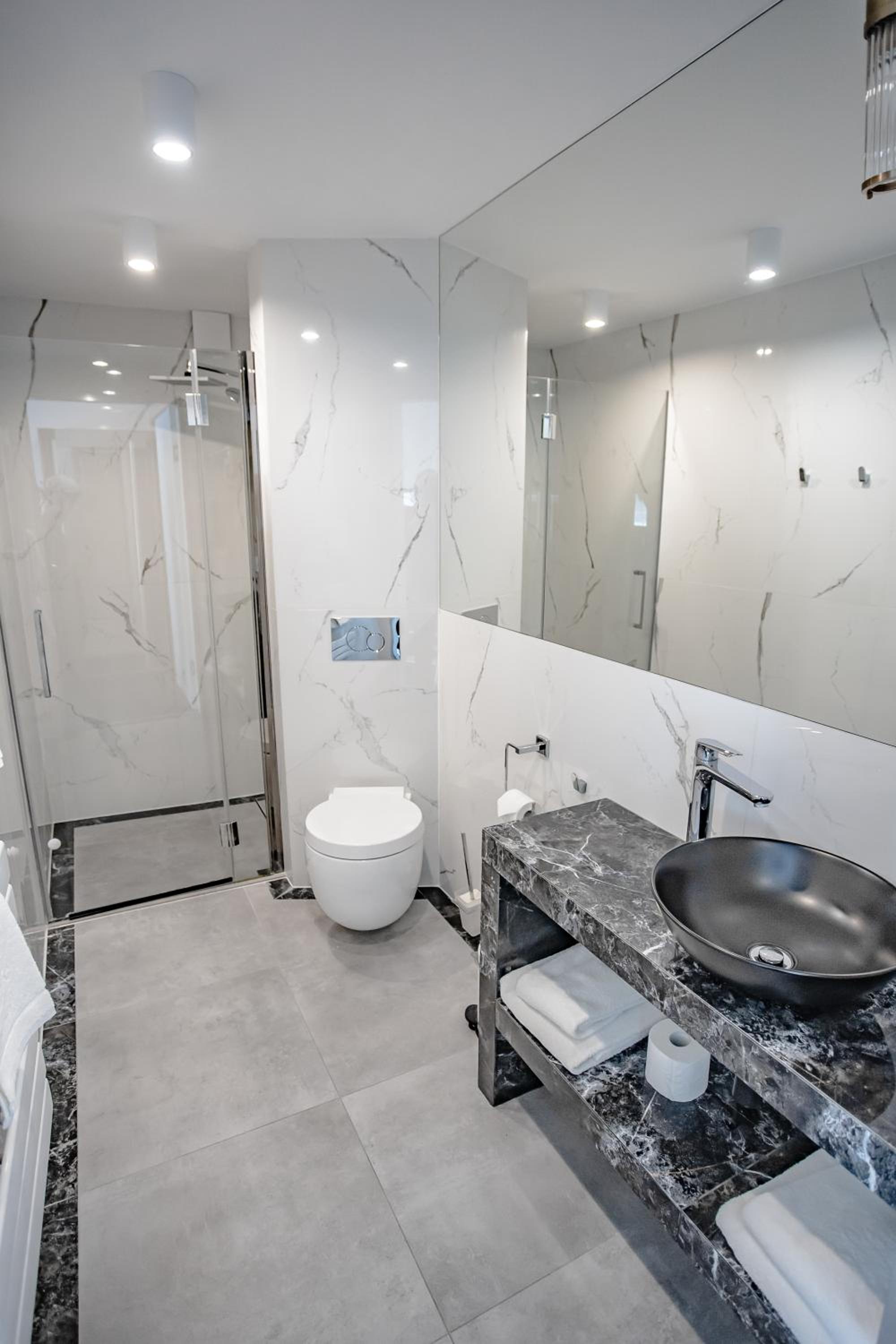 Deluxe Double or Twin Room - Photo 6