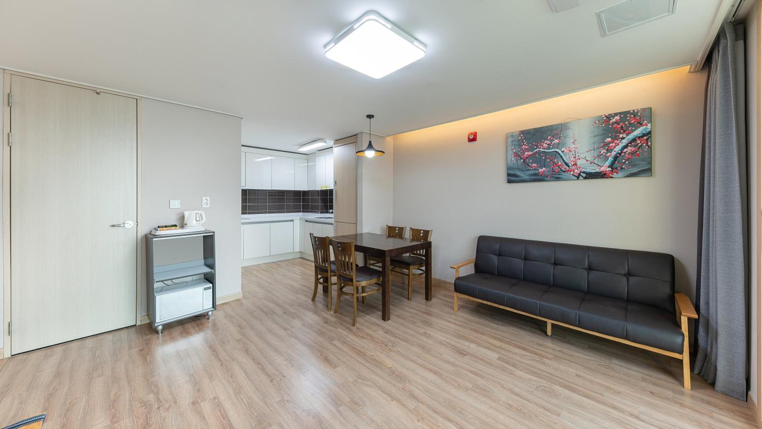 Luxury Suite with Ocean View - Photo 10
