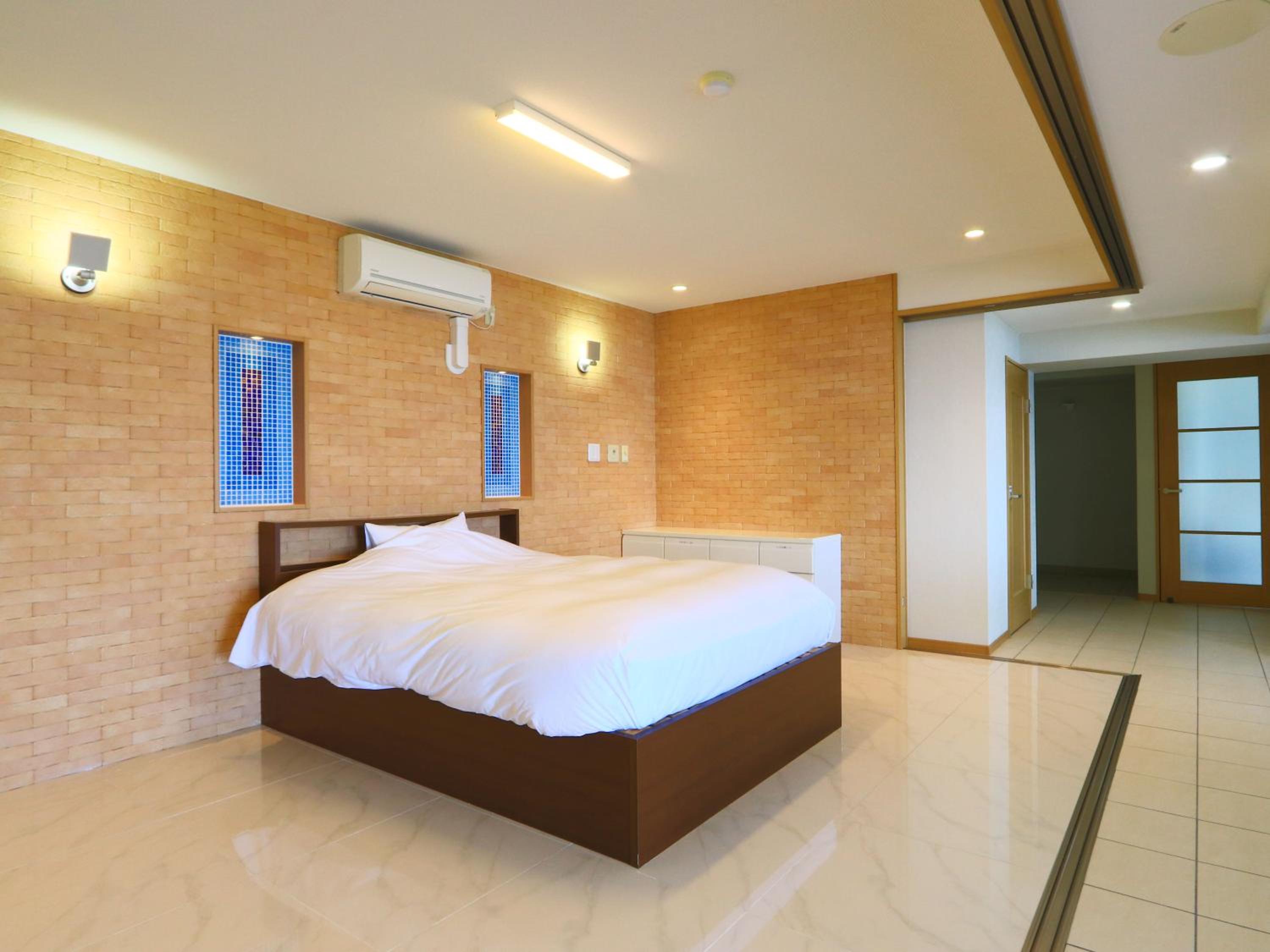 Superior Suite with Sea View - Photo 21