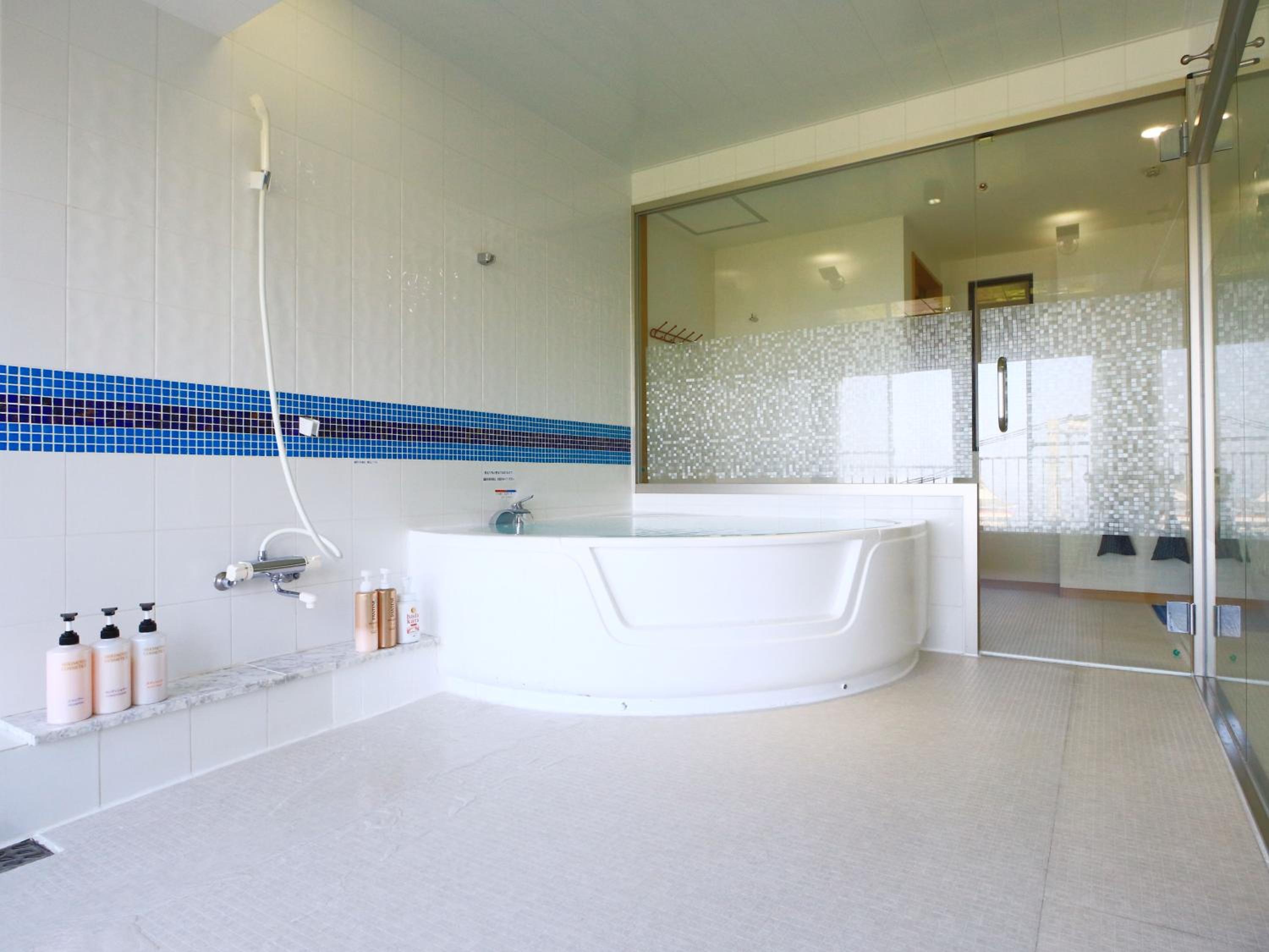 Superior Suite with Sea View - Photo 22